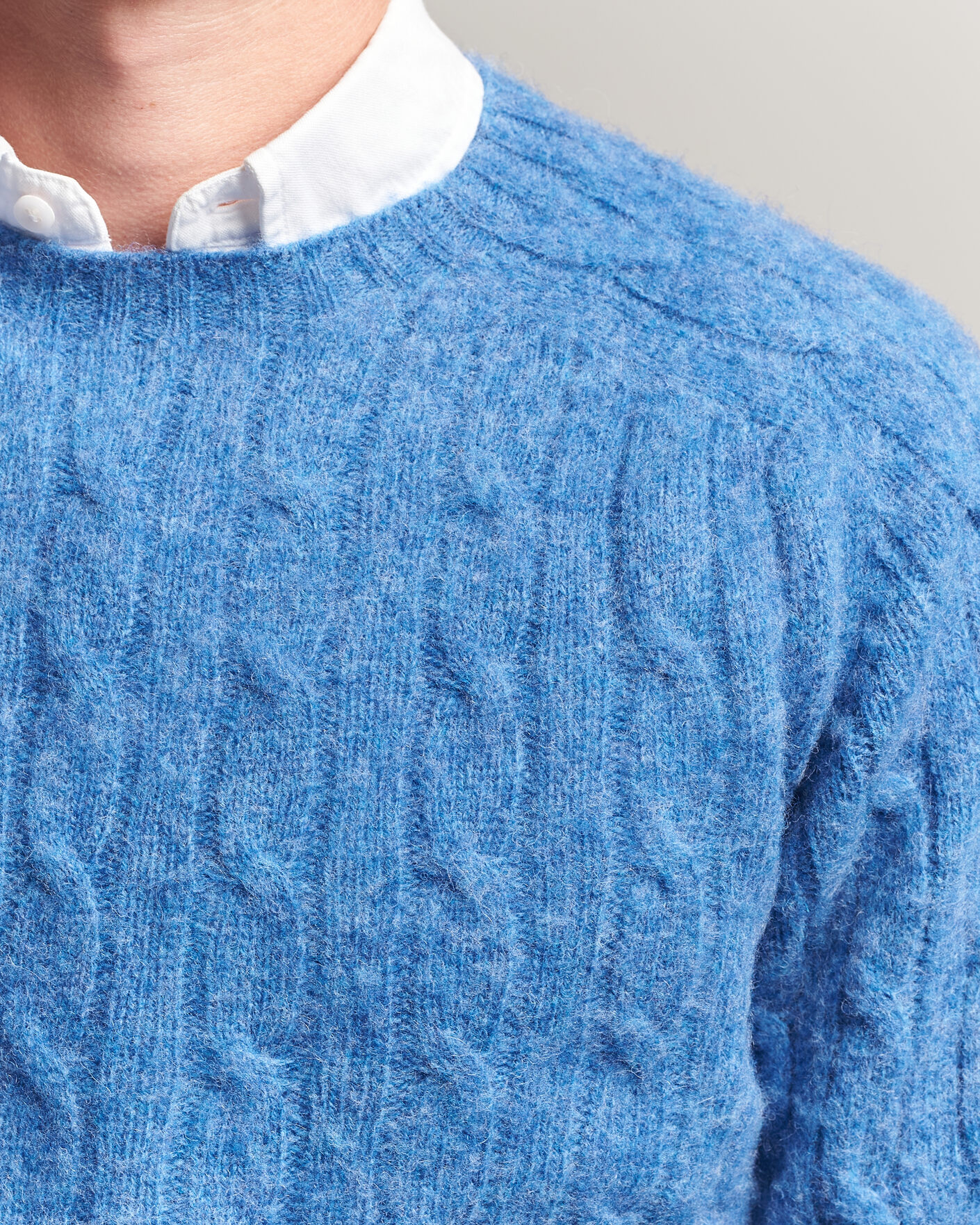 Hombres | Jerséis y prendas de punto | Harley Of Scotland | Brushed Supersoft Lambswool Cable Cobalt