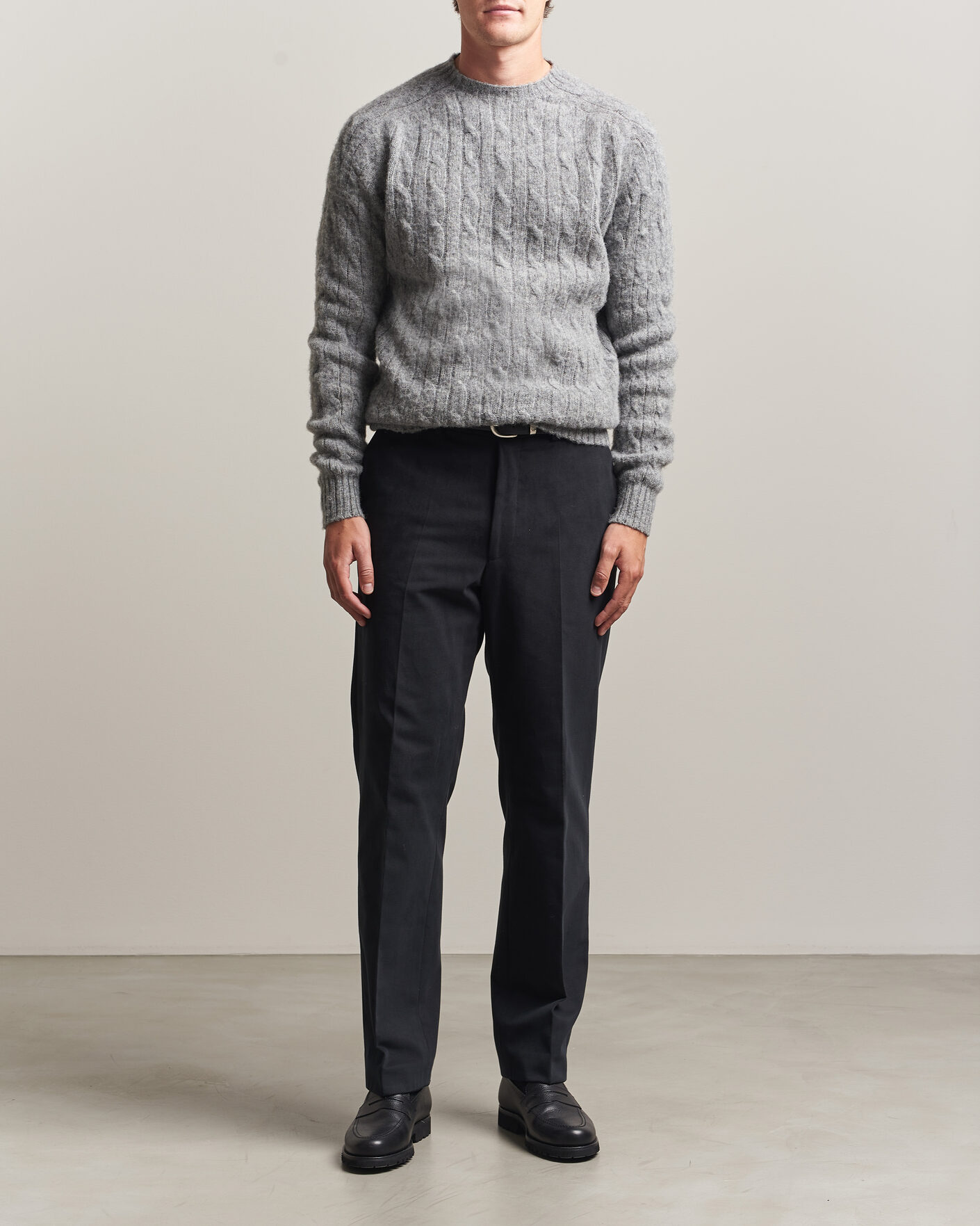 Hombres | Jerséis y prendas de punto | Harley Of Scotland | Brushed Supersoft Lambswool Cable Mid Grey