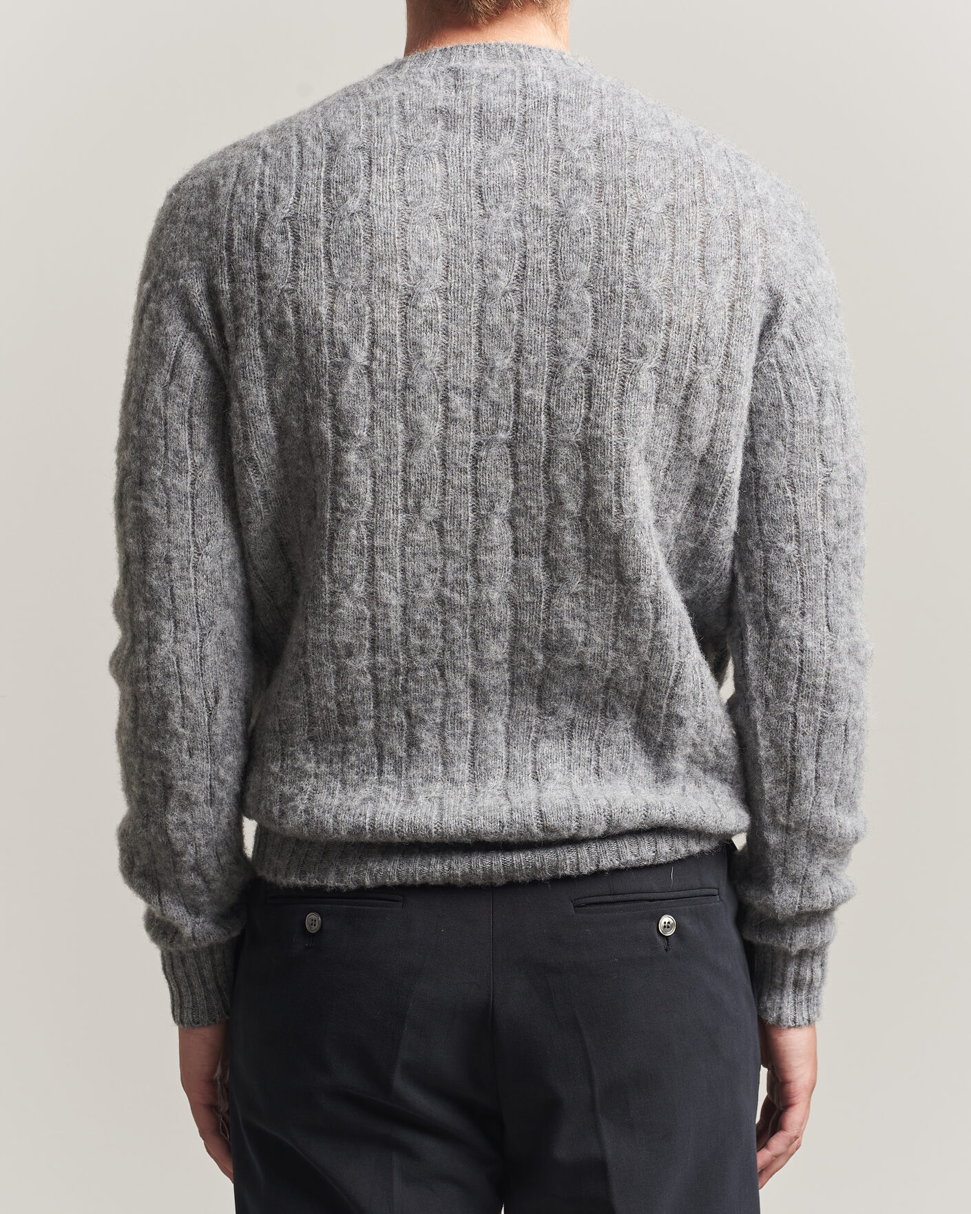 Hombres | Jerséis y prendas de punto | Harley Of Scotland | Brushed Supersoft Lambswool Cable Mid Grey