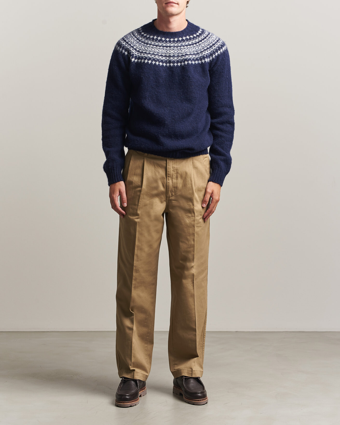 Hombres | Jerséis y prendas de punto | Harley Of Scotland | Brushed Supersoft Lambswool Yolk Fairisle Navy/Snow White