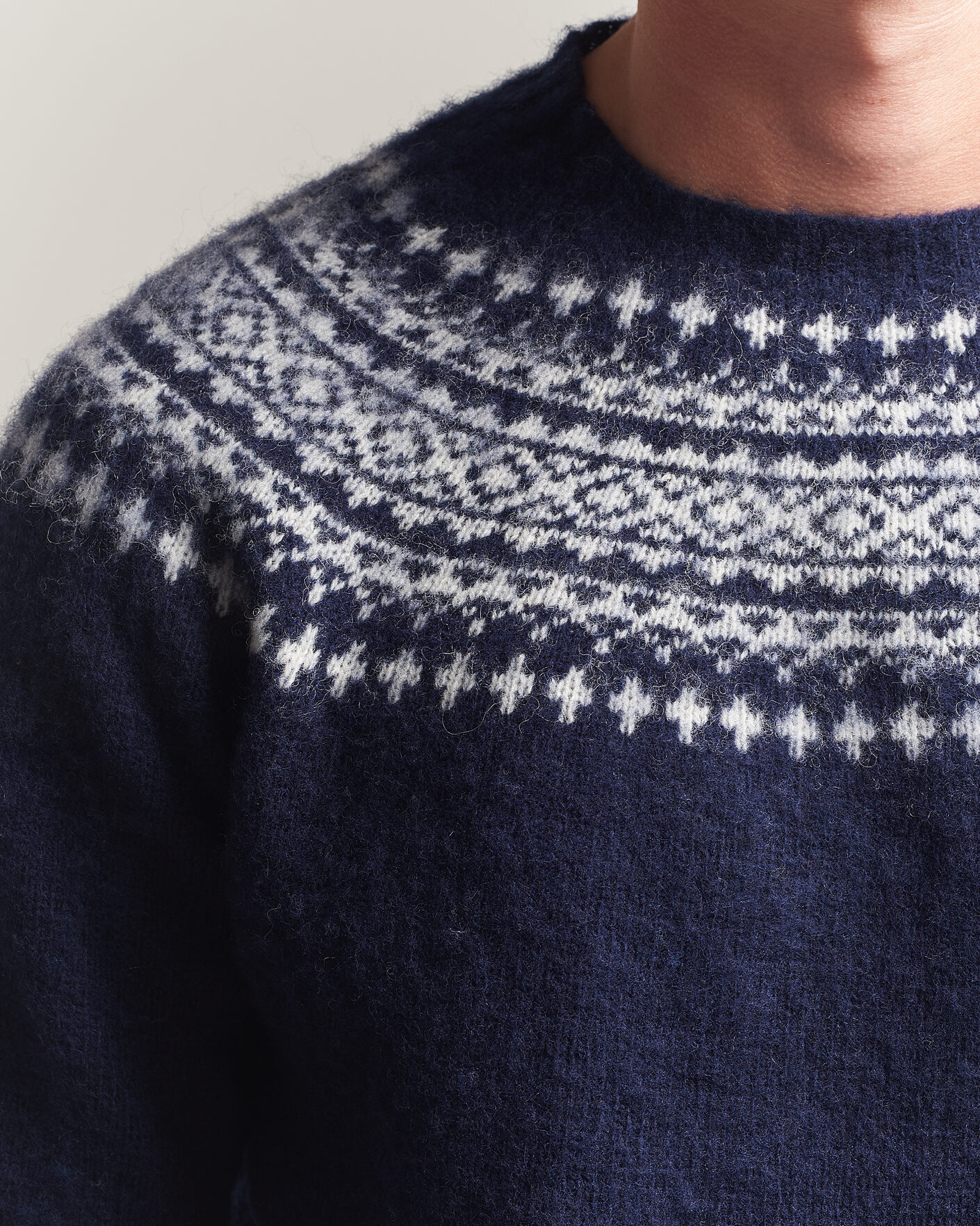 Hombres | Jerséis y prendas de punto | Harley Of Scotland | Brushed Supersoft Lambswool Yolk Fairisle Navy/Snow White