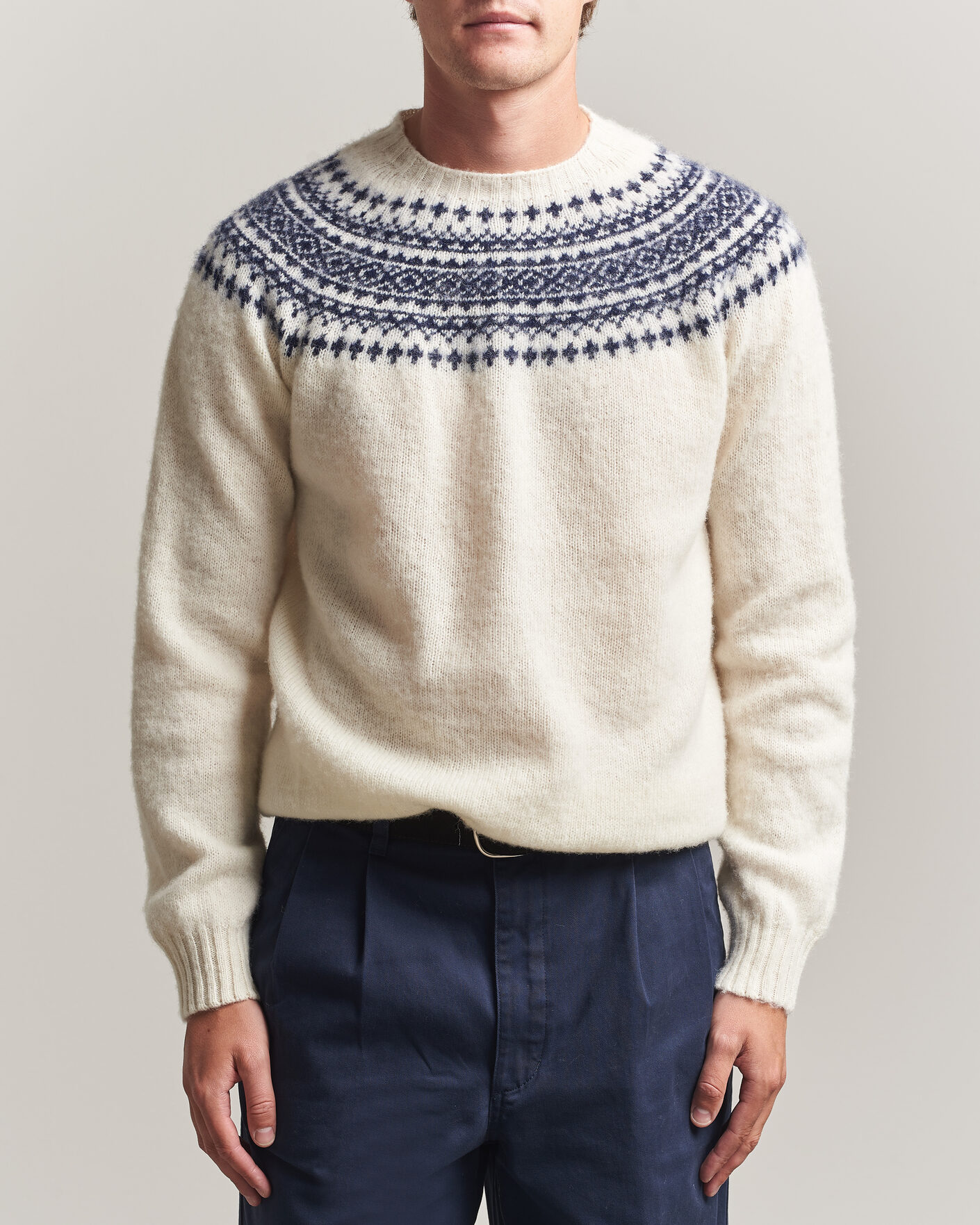 Hombres | Jerséis y prendas de punto | Harley Of Scotland | Brushed Supersoft Lambswool Yolk Fairisle Snow White/Navy