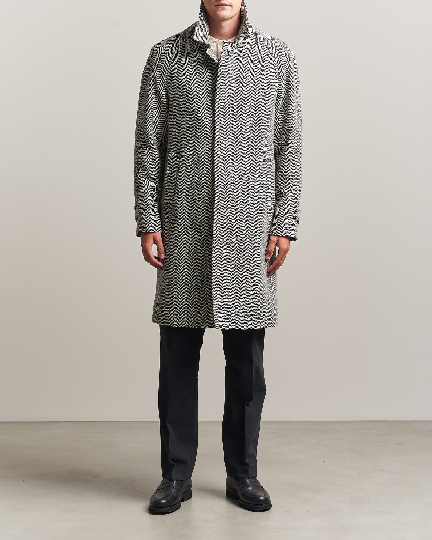 Hombres | Abrigos y chaquetas | Lardini | Wool Herringbone Raglan Coat Dark Grey