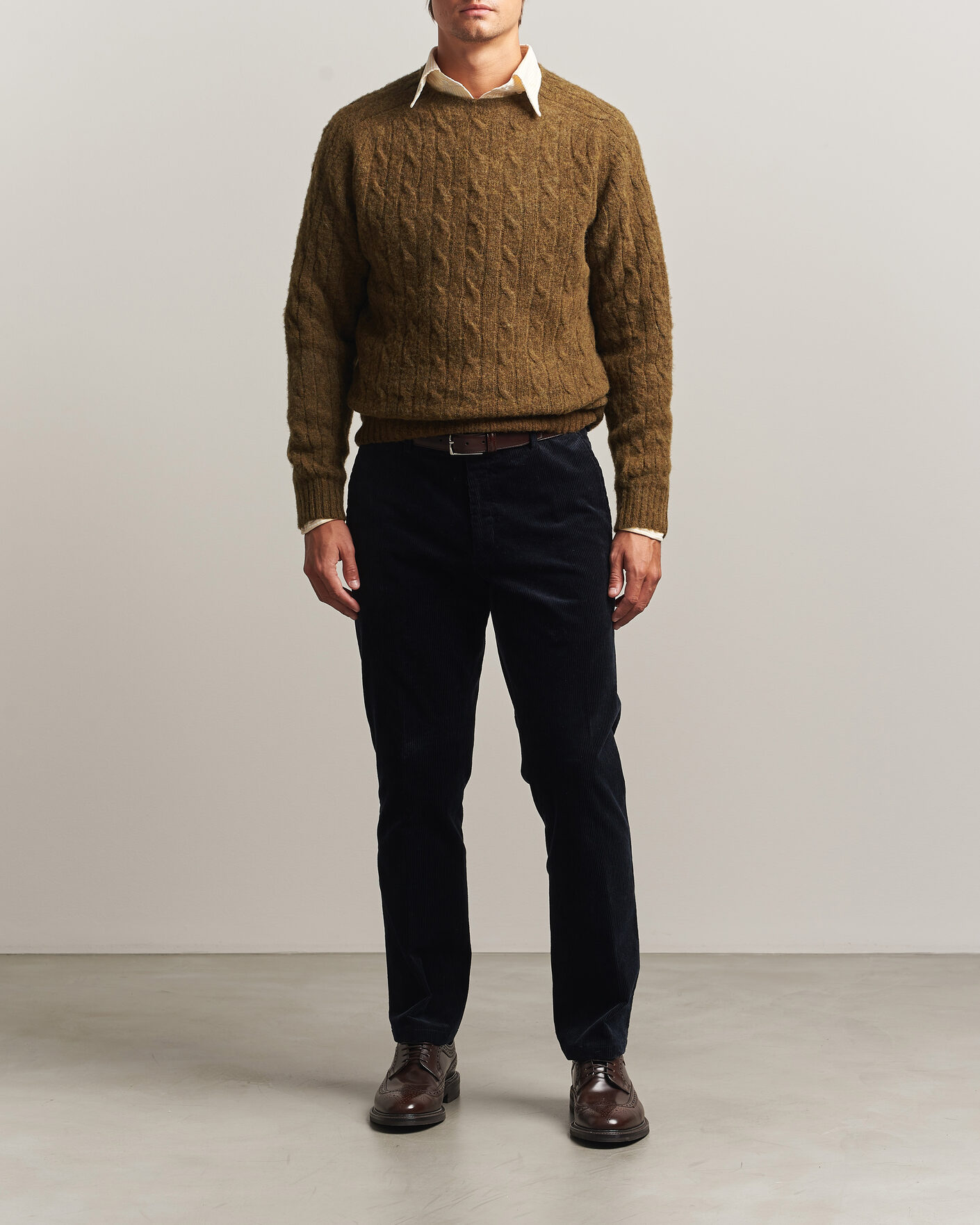Hombres | Jerséis y prendas de punto | Drake's | Brushed Shetland Cable Crew Moorland Olive