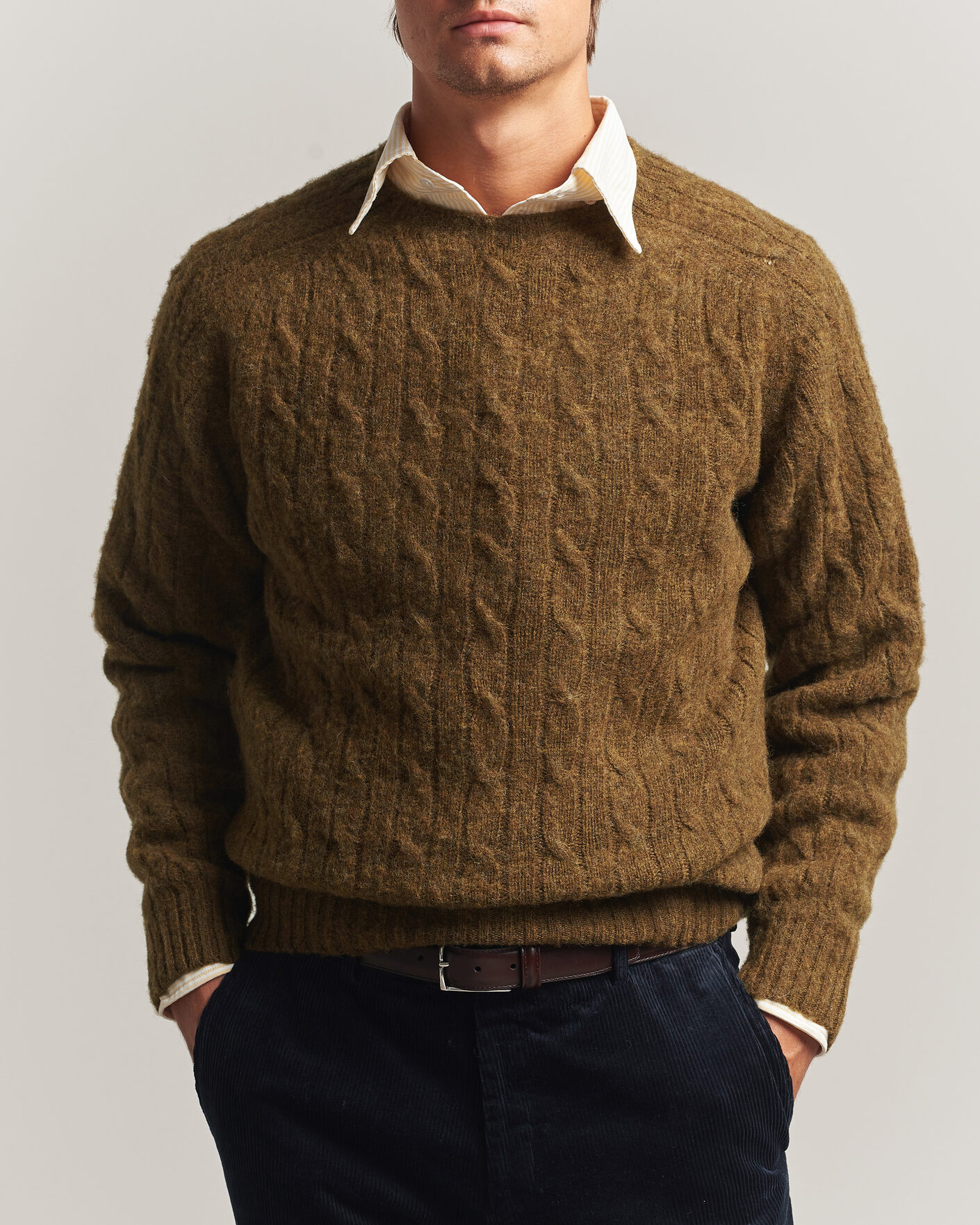 Hombres | Jerséis y prendas de punto | Drake's | Brushed Shetland Cable Crew Moorland Olive