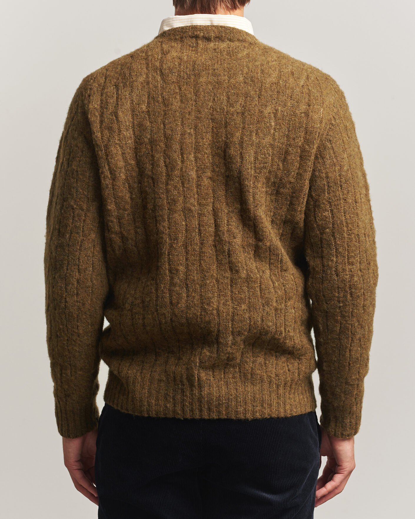 Hombres | Jerséis y prendas de punto | Drake's | Brushed Shetland Cable Crew Moorland Olive