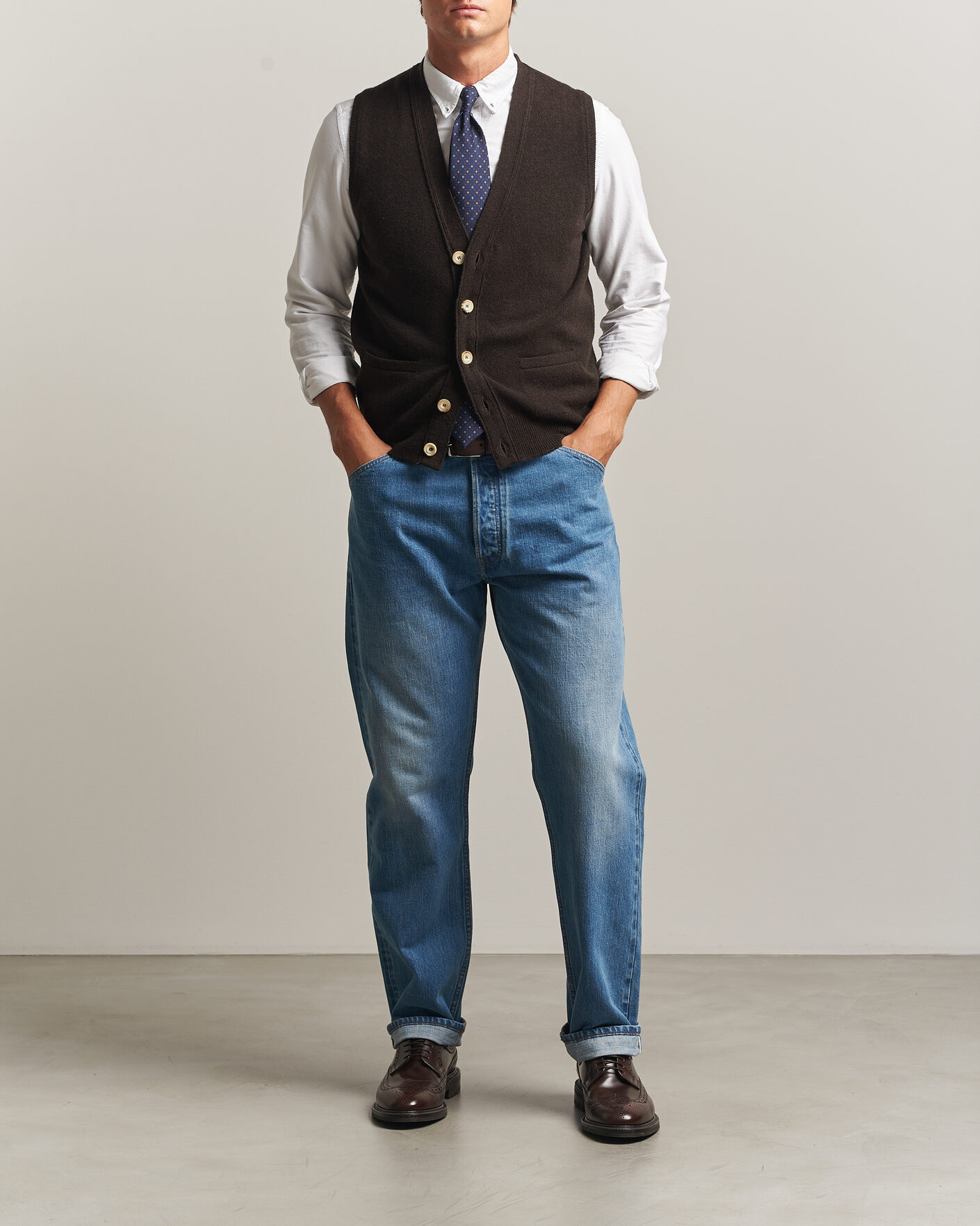 Hombres | Jerséis y prendas de punto | Drake's | Lambswool Vest Cardigan Dark Brown