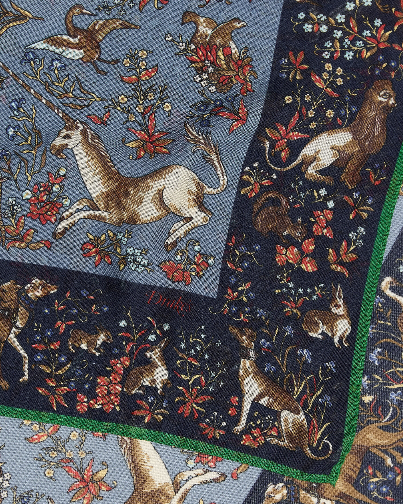 Hombres | Bufandas elegantes | Drake's | Unicorn Tapestry Wool/Silk Bandana Navy
