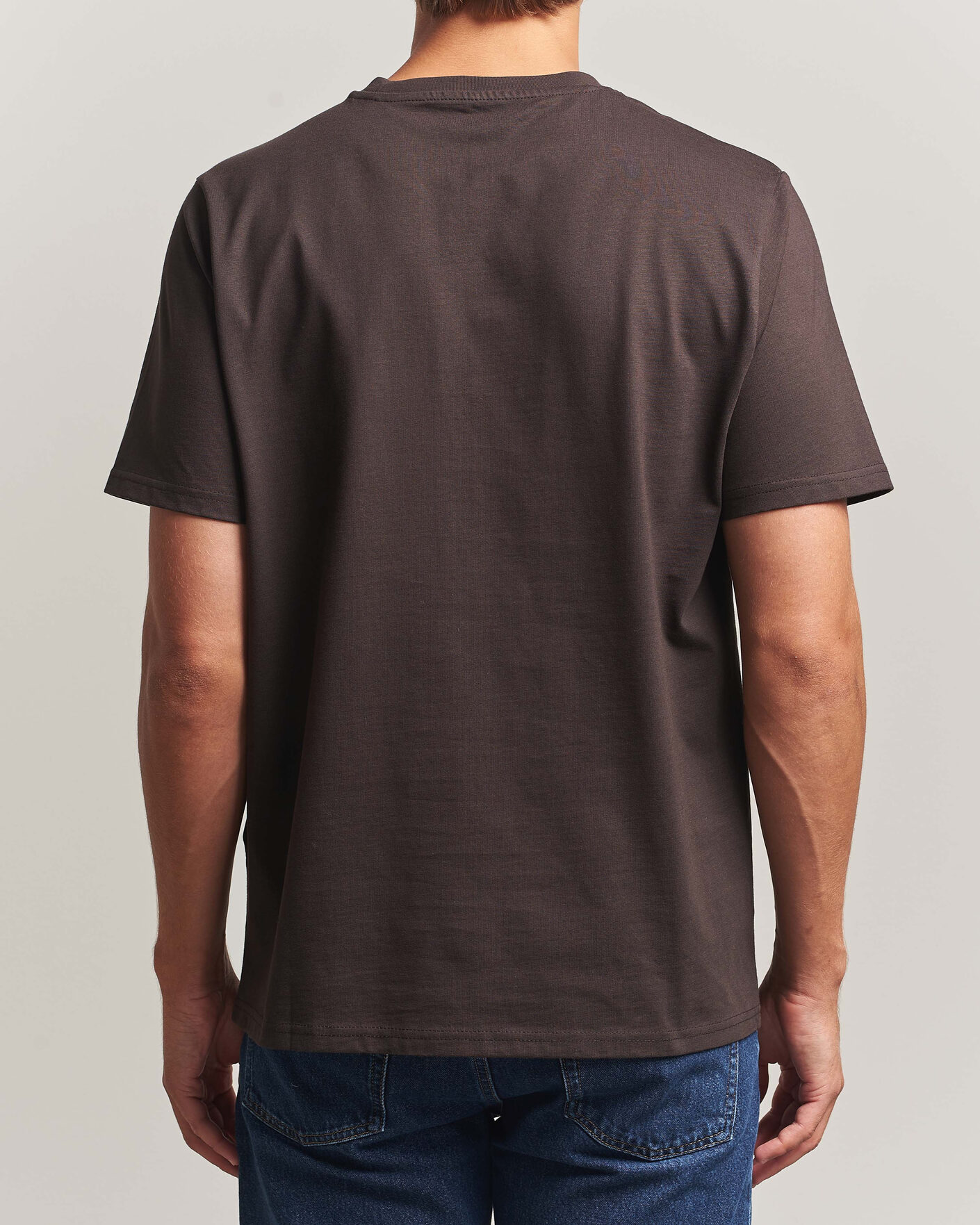 Hombres | Camisetas | KnowledgeCotton Apparel | Loke Badge T-Shirt Chocolate Torte