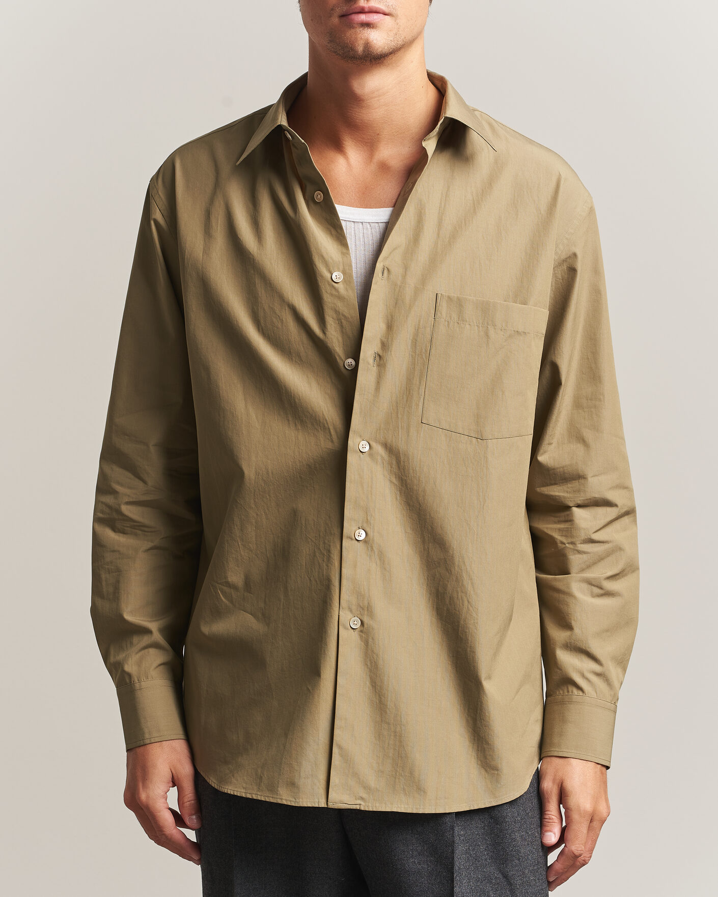 Hombres | Camisas | Auralee | Finx Light Weather Chambray Shirt Olive Brown