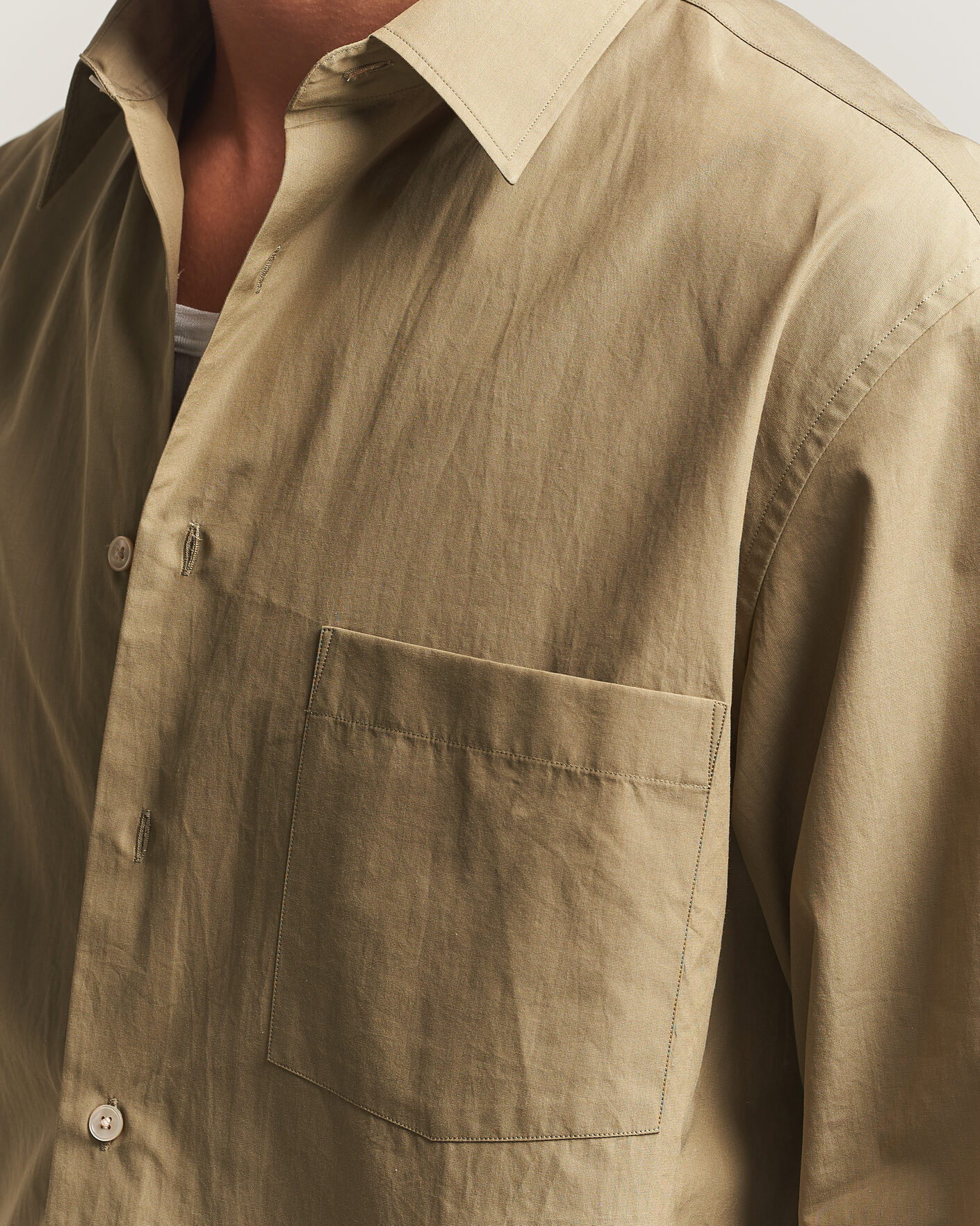 Hombres | Camisas | Auralee | Finx Light Weather Chambray Shirt Olive Brown