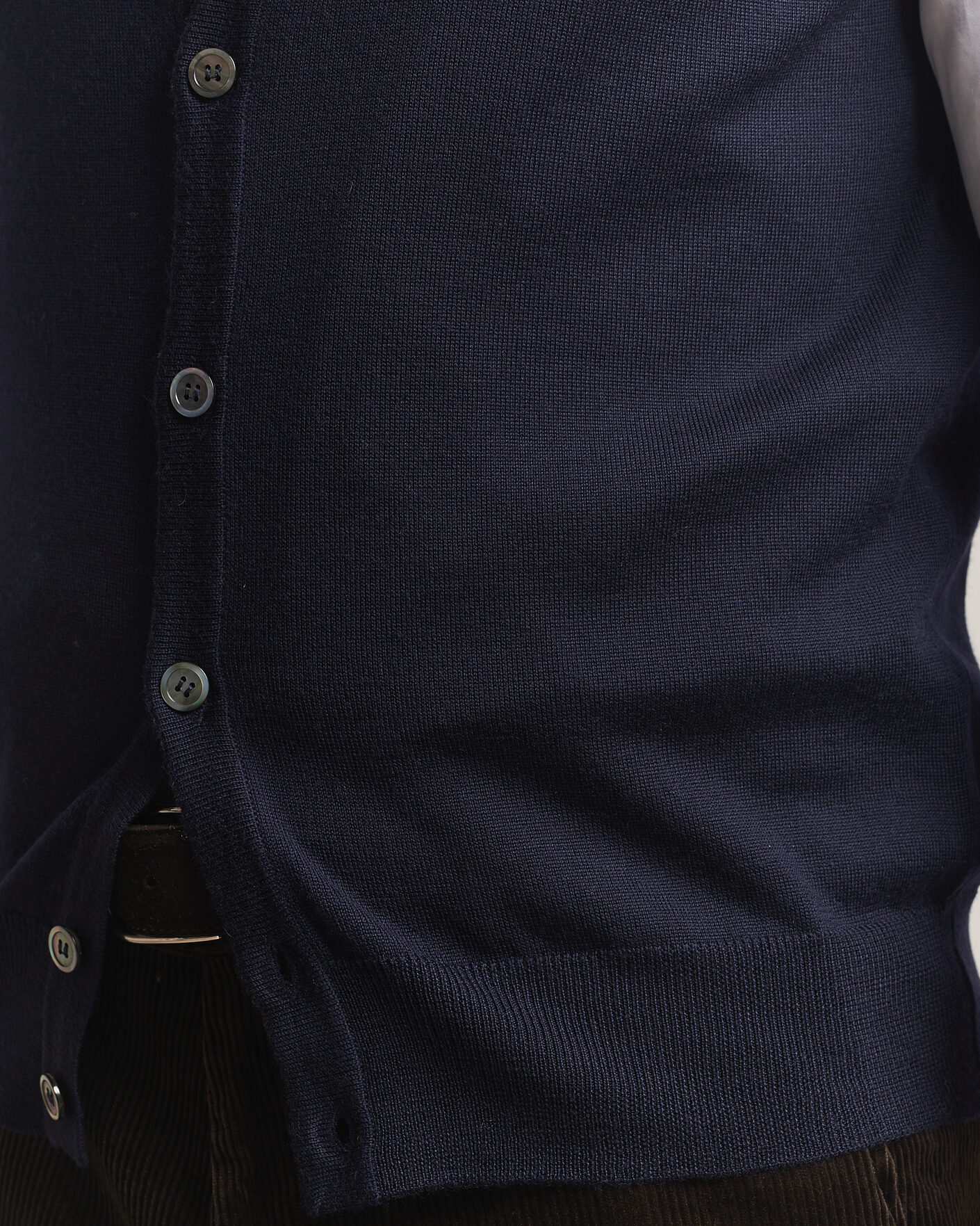 Hombres | Jerséis y prendas de punto | Morgano | Extra Fine Merino Wool Sleevles Cardigan Vest Navy
