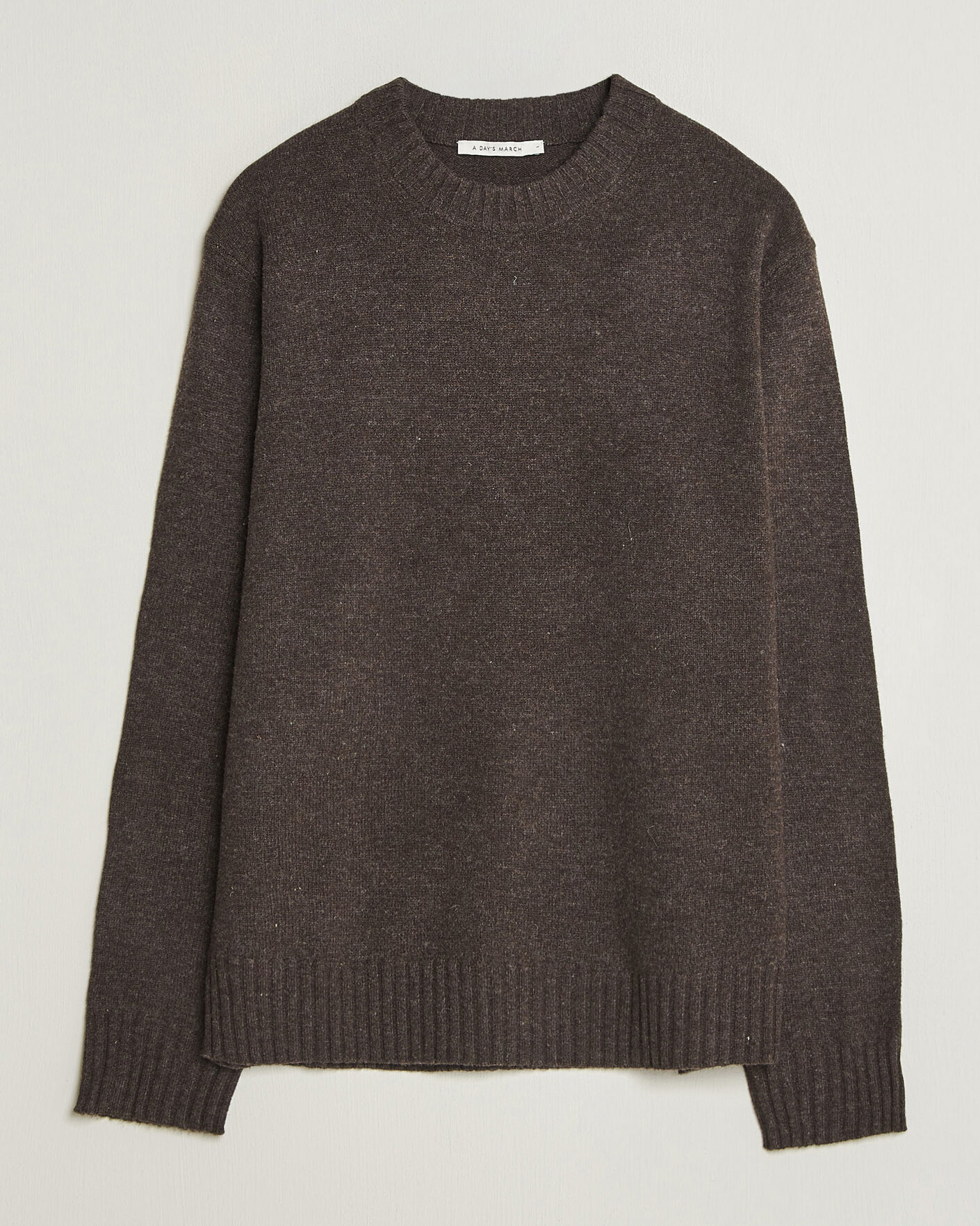 Hombres | Jerséis y prendas de punto | A Day's March | Marlow Lambswool Sweater Dark Brown
