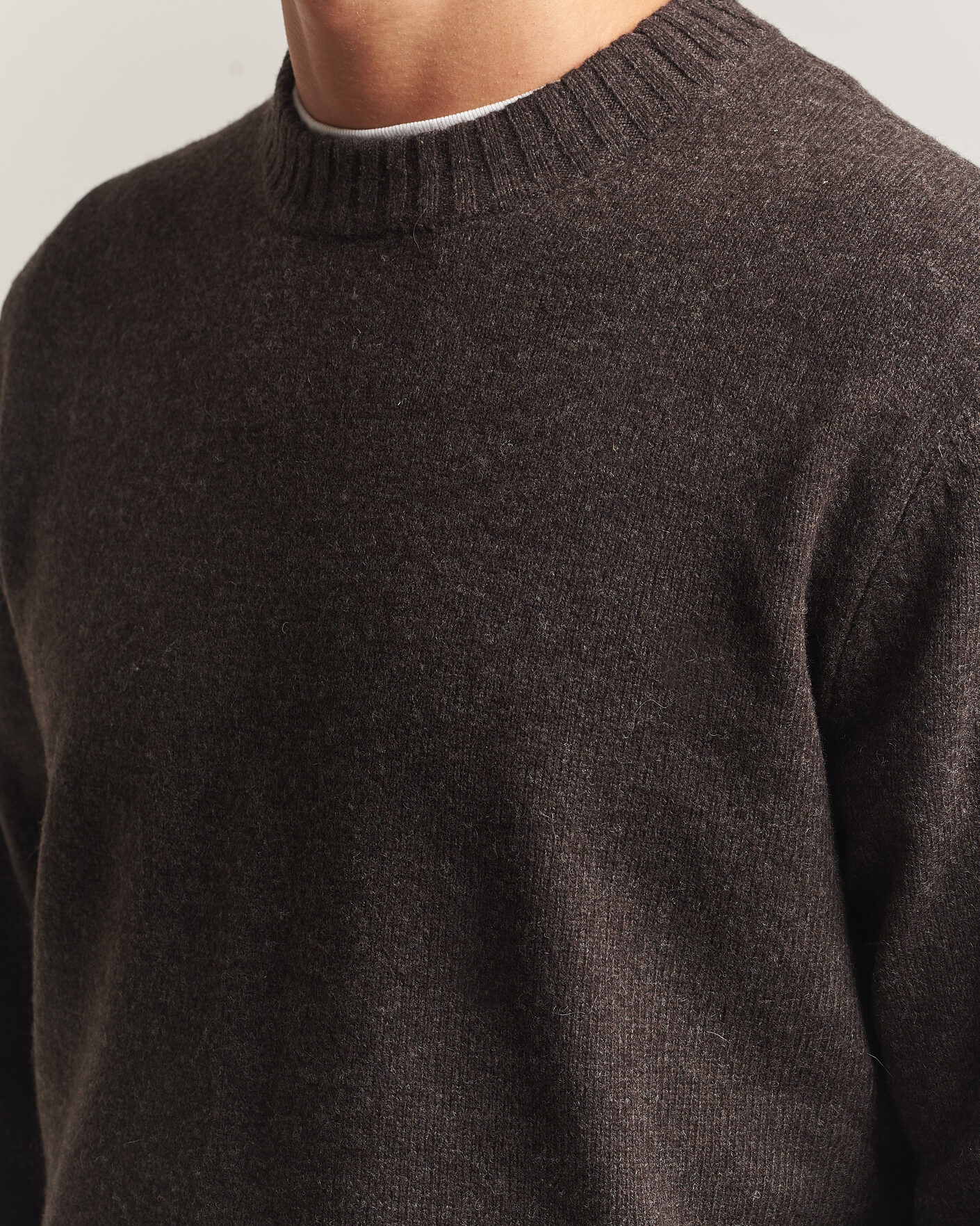Hombres | Jerséis y prendas de punto | A Day's March | Marlow Lambswool Sweater Dark Brown