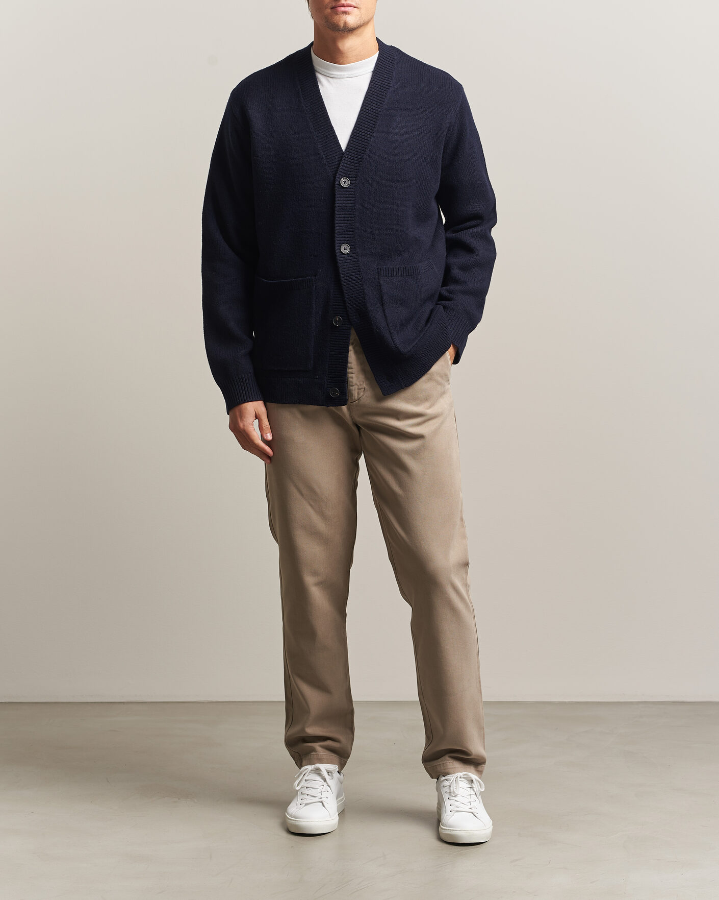 Hombres | Jerséis y prendas de punto | A Day's March | Jarrow Lambswool Cardigan Navy