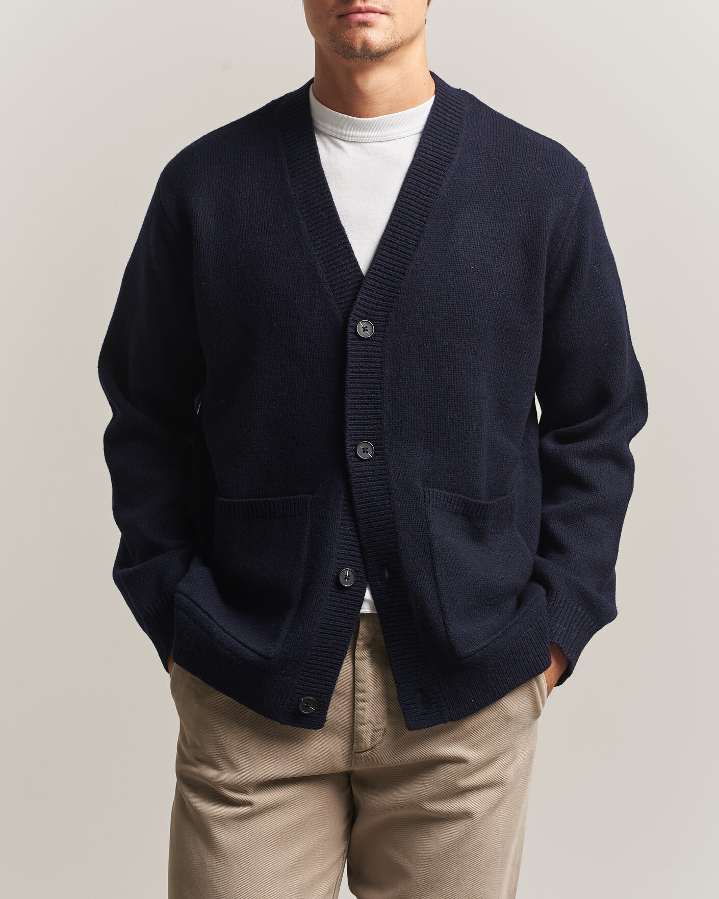 Hombres | Jerséis y prendas de punto | A Day's March | Jarrow Lambswool Cardigan Navy