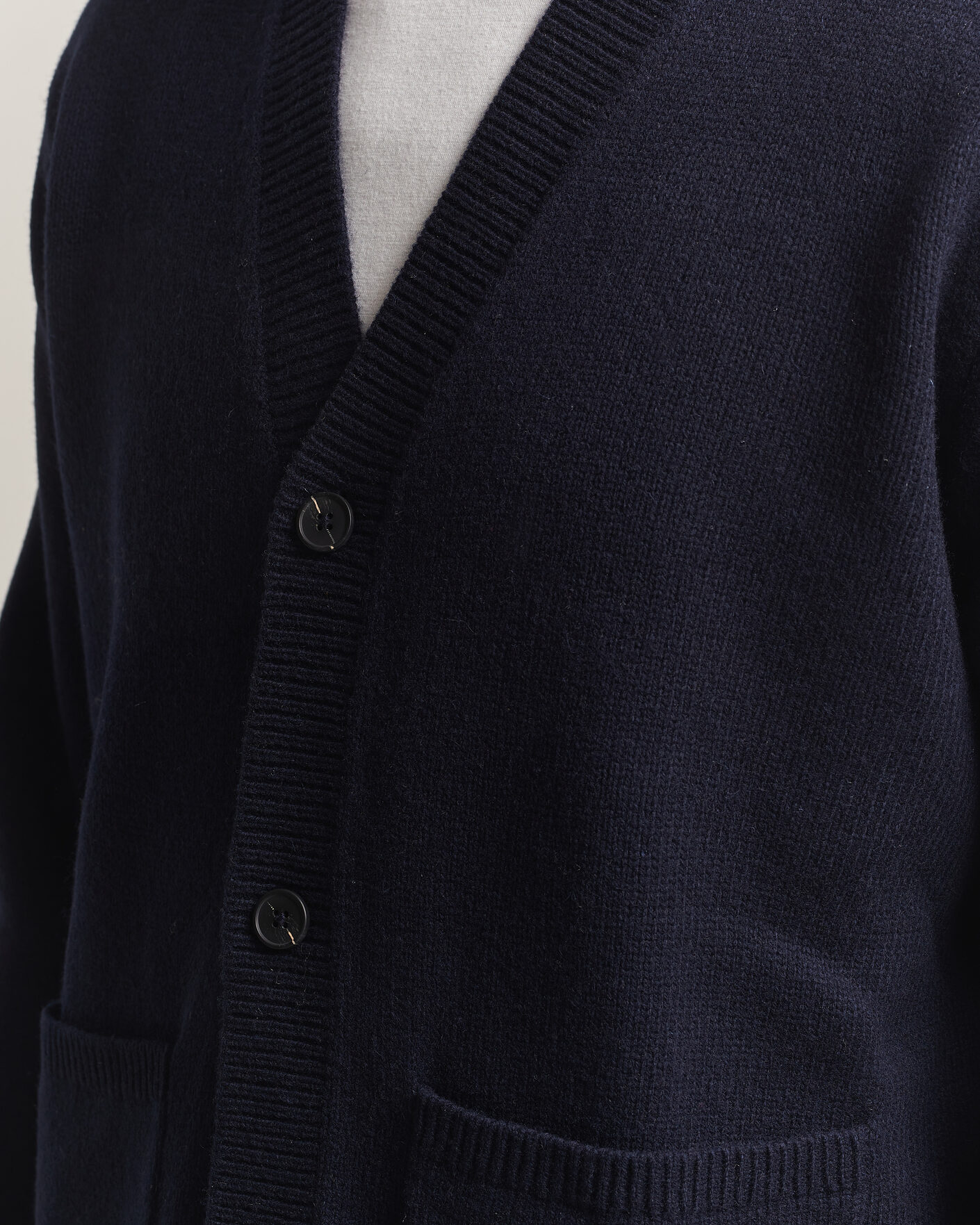 Hombres | Jerséis y prendas de punto | A Day's March | Jarrow Lambswool Cardigan Navy