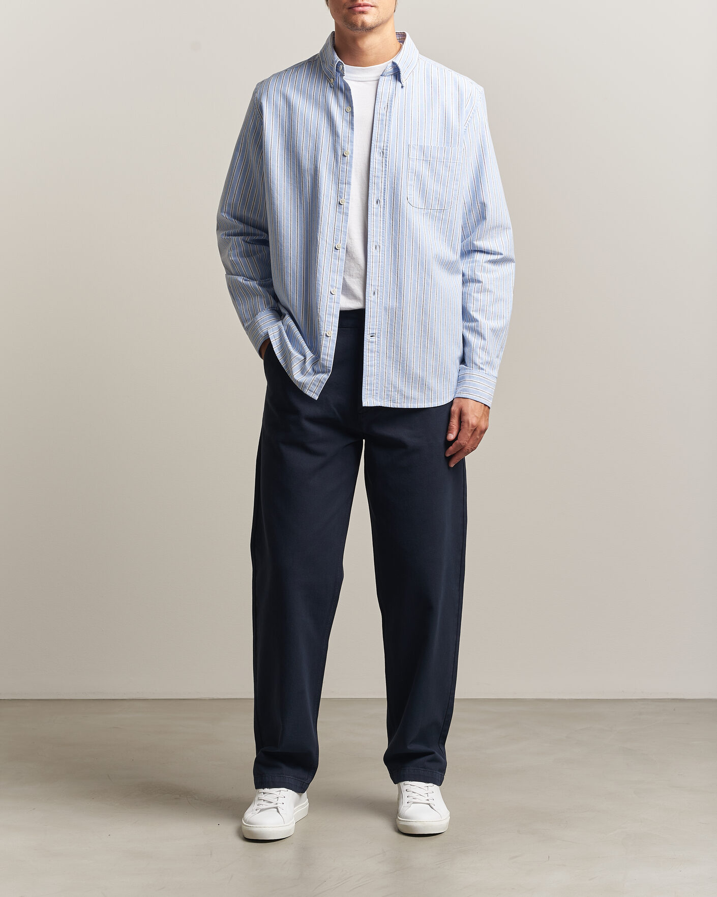 Hombres | Camisas | A Day's March | Classic Flag Striped Oxford Shirt White/Blue/Black