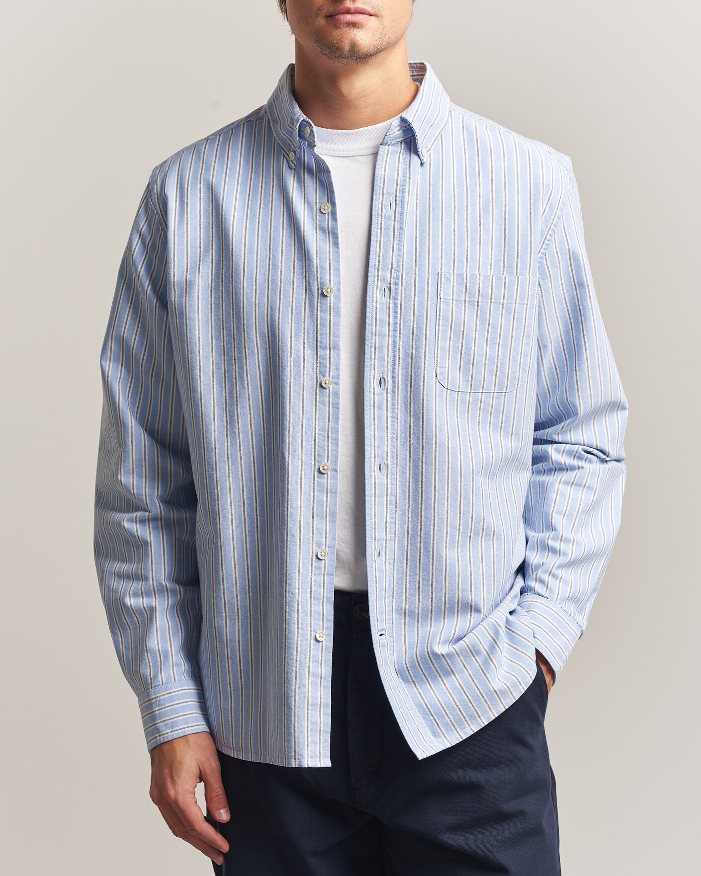 Hombres | Camisas | A Day's March | Classic Flag Striped Oxford Shirt White/Blue/Black