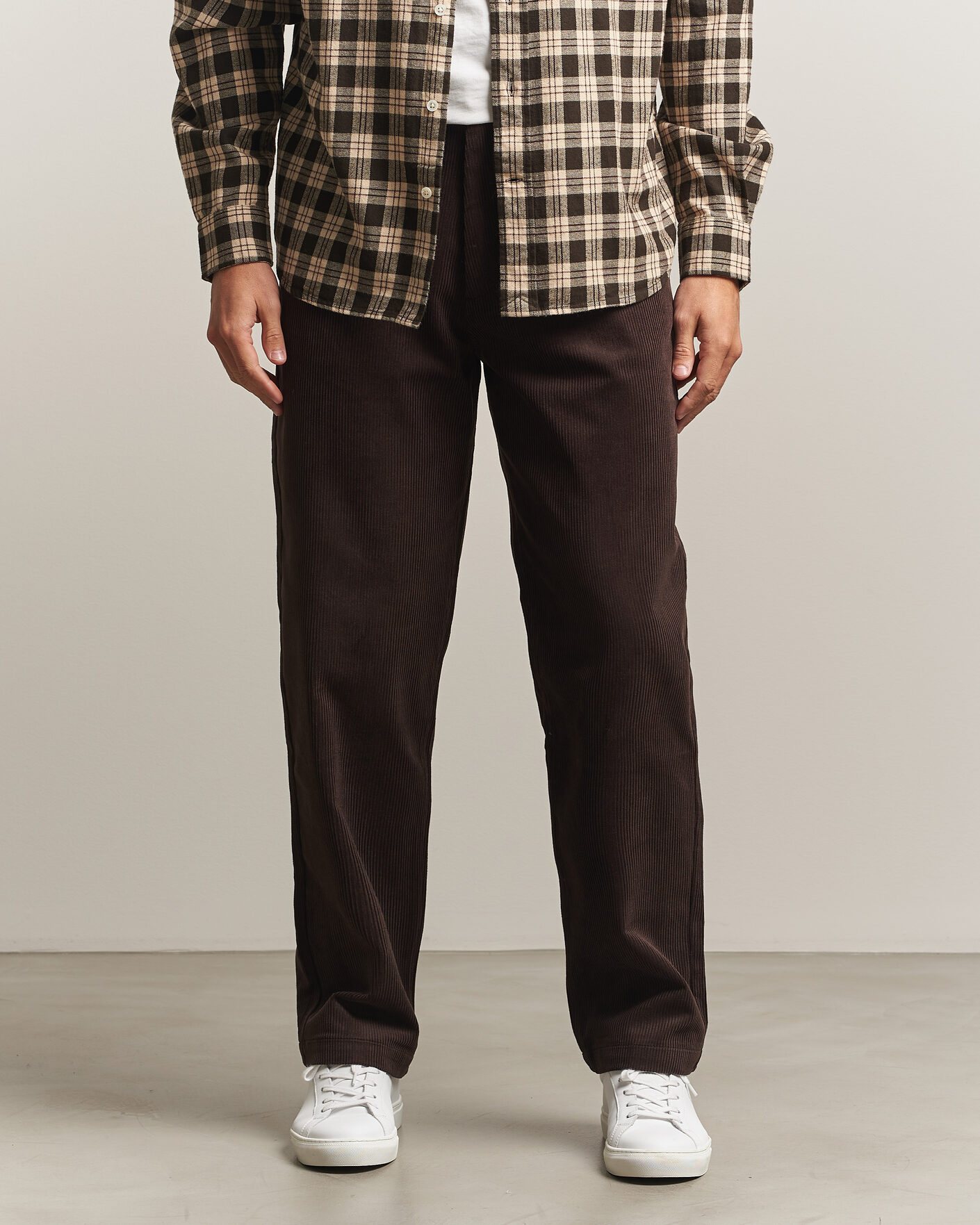 Hombres | Pantalones | A Day's March | Redwood Corduroy Trousers Dark Brown