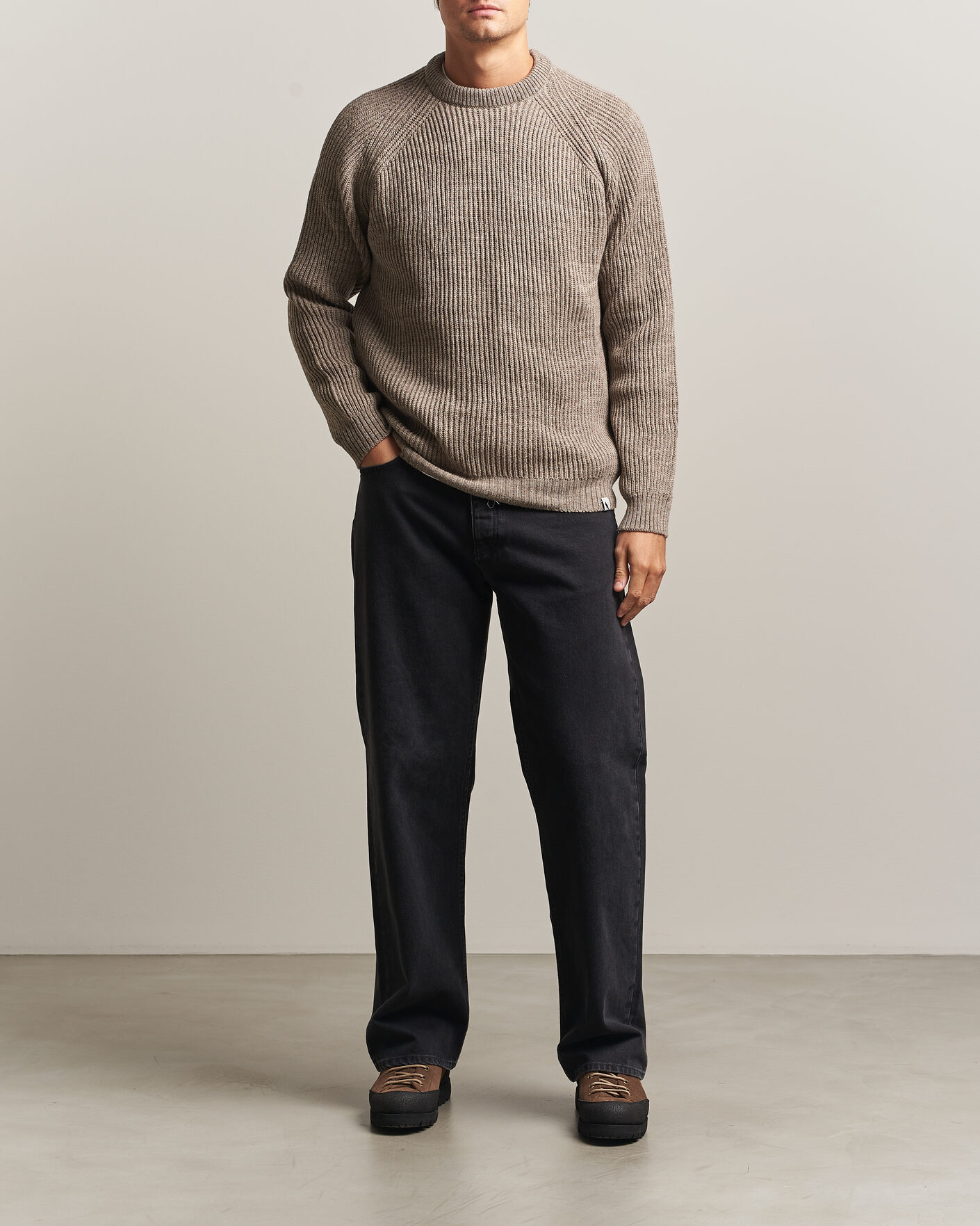 Hombres | Jerséis y prendas de punto | Peregrine | Ford Knitted Wool Jumper Light Brown