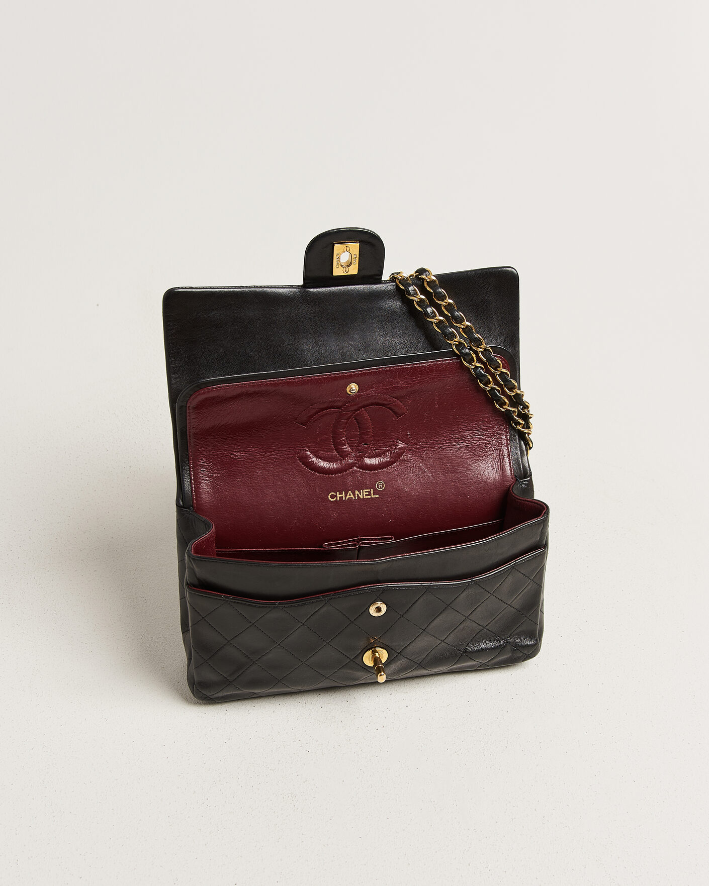 Hombres | Pre-Owned & Vintage Bags | Chanel Pre-Owned | Classic Medium Double Flap Bag Lambskin Black