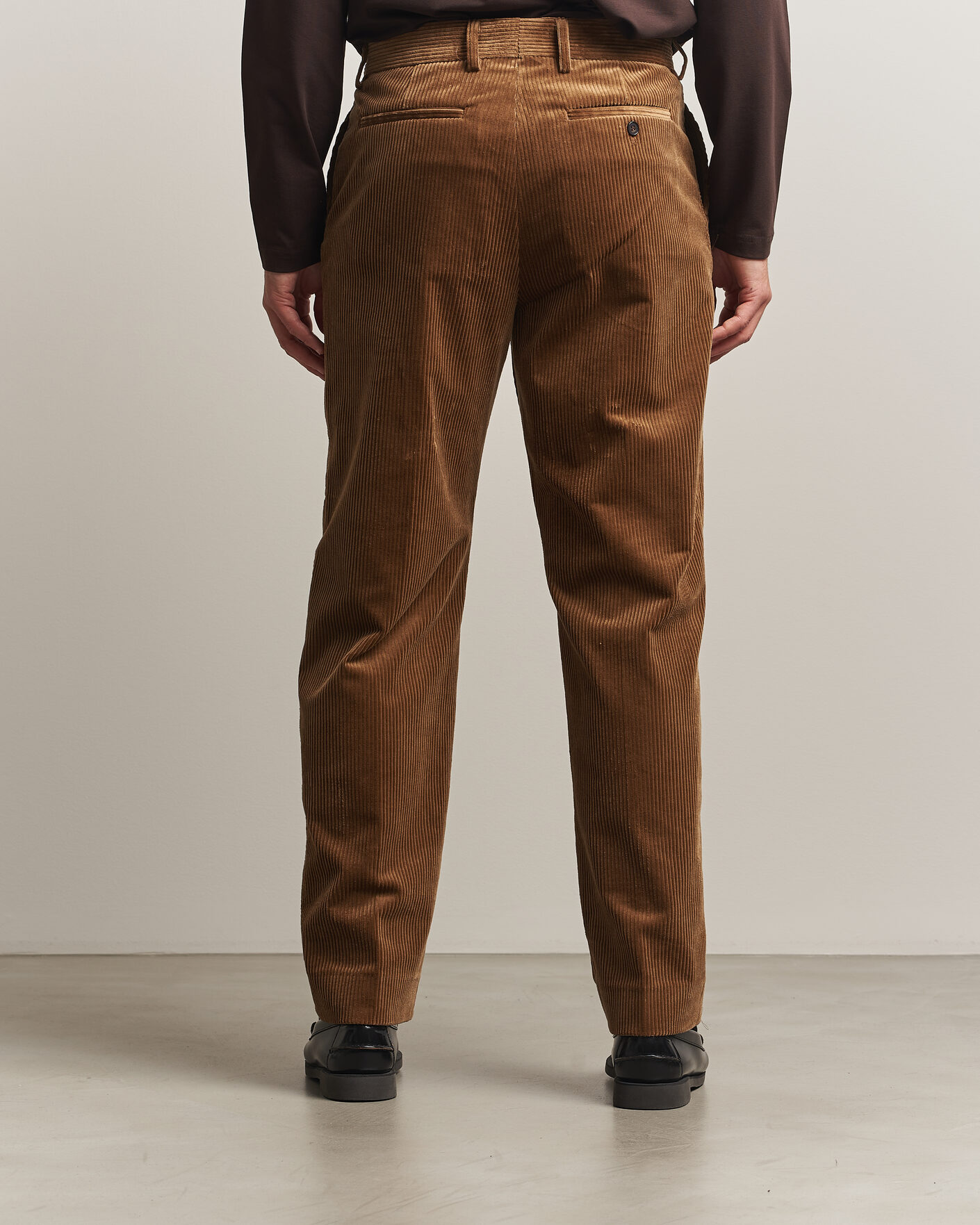 Hombres | Pantalones | Filippa K | Julian Corduroy Chino Trousers Tobacco