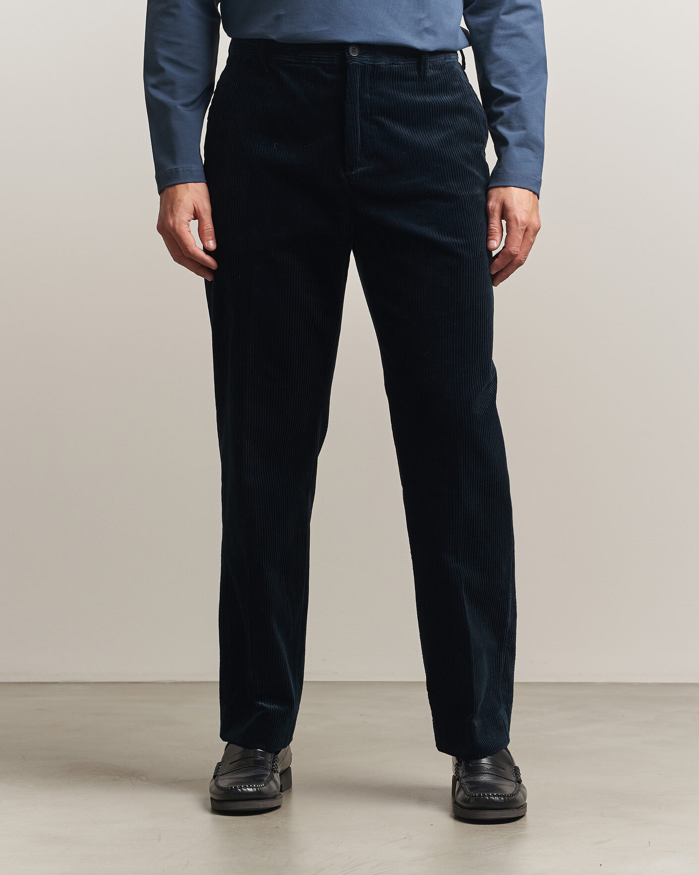 Hombres | Pantalones | Filippa K | Julian Corduroy Chino Trousers Dark Navy