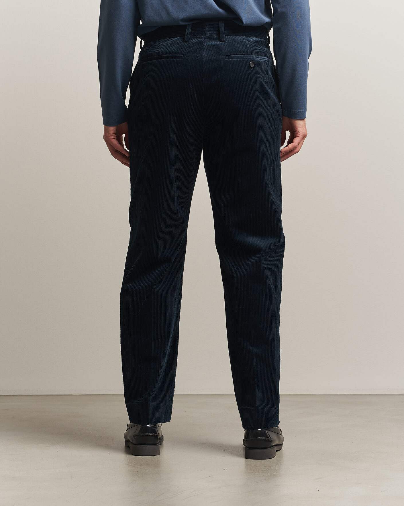 Hombres | Pantalones | Filippa K | Julian Corduroy Chino Trousers Dark Navy