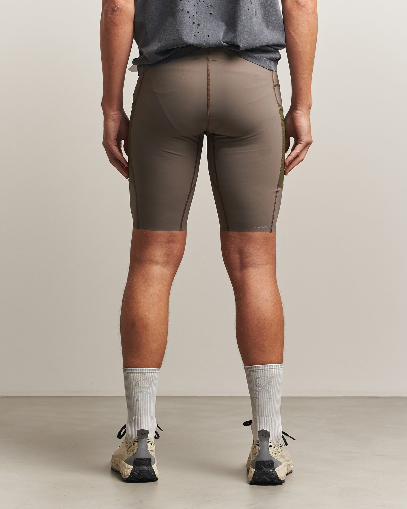 Hombres | Pantalones cortos | Satisfy | TechSilk Evo 9 Inch Half Tights Dark Natural