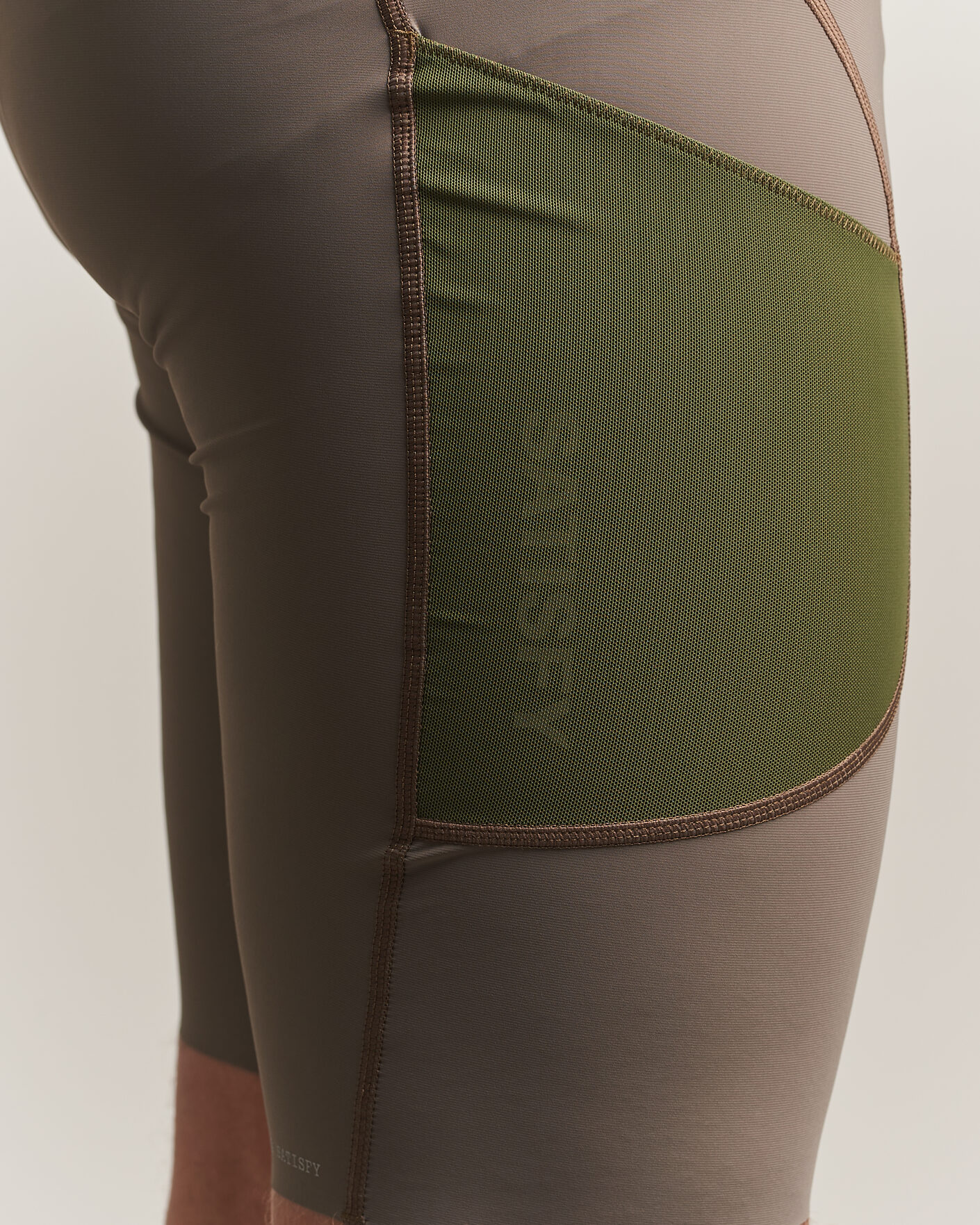 Hombres | Pantalones cortos | Satisfy | TechSilk Evo 9 Inch Half Tights Dark Natural