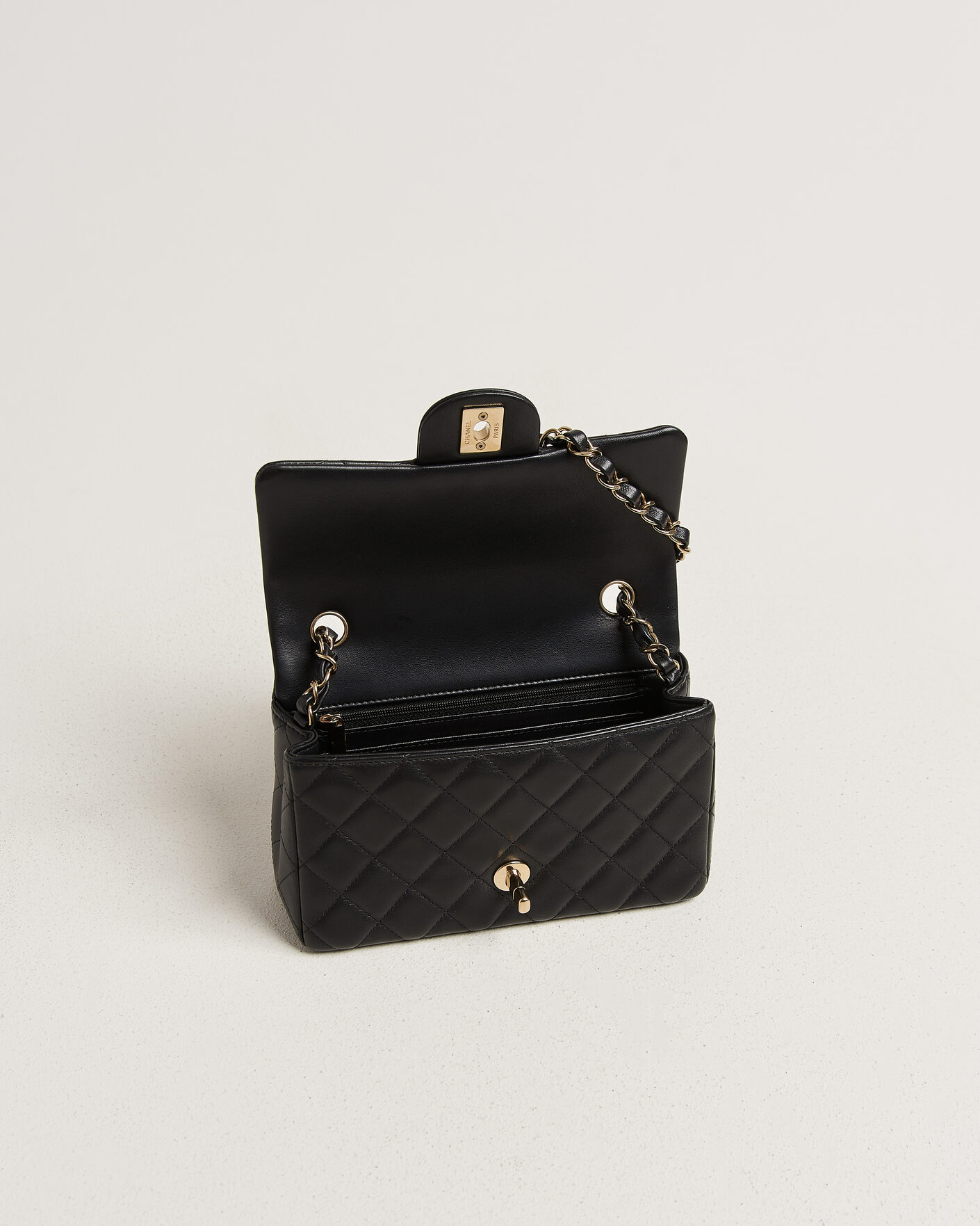 Hombres | Pre-Owned & Vintage Bags | Chanel Pre-Owned | Classic Mini Rectangular Single Flap Bag Lambskin Black