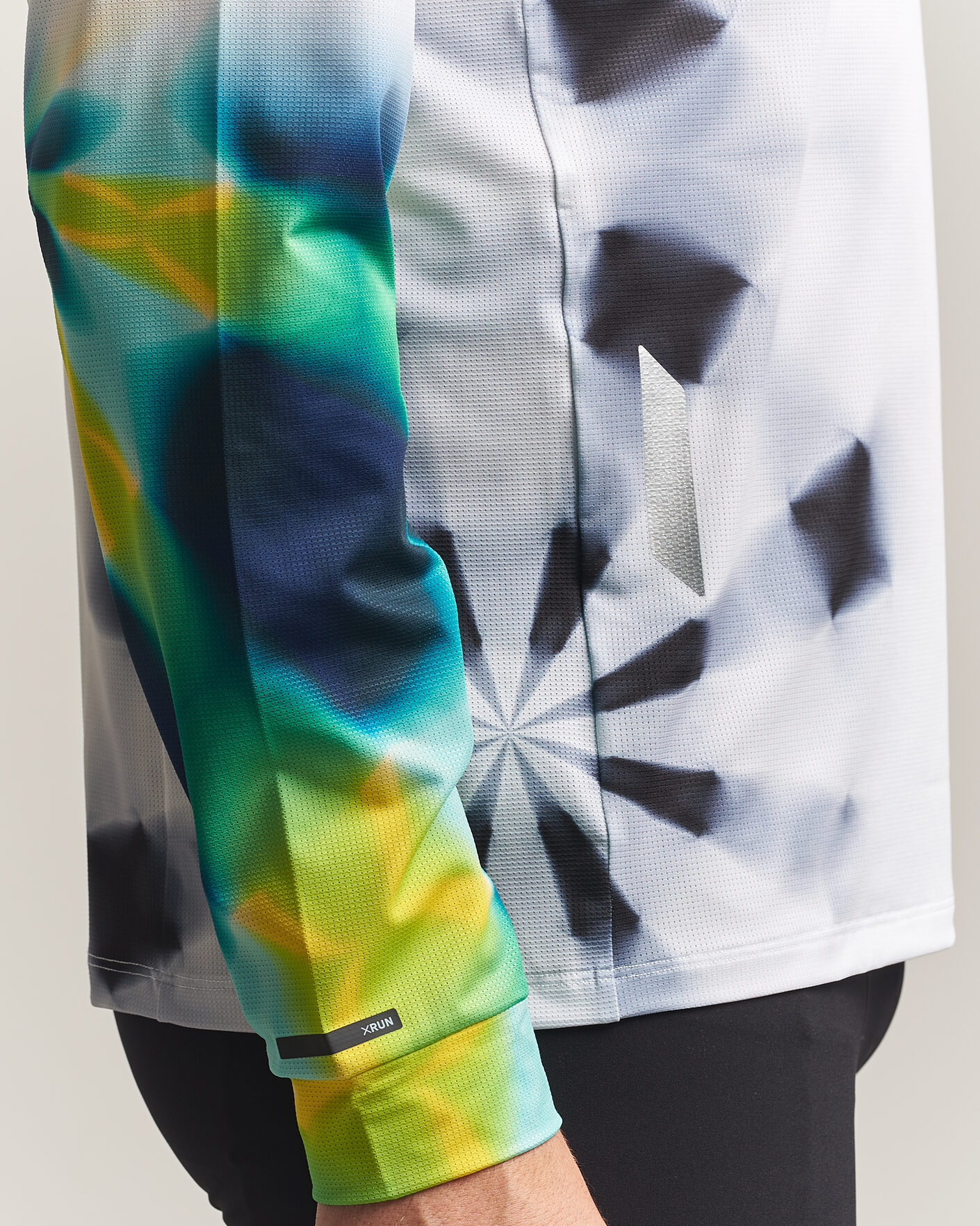 Hombres | Camisetas | SOAR Running | LS Printed Tech T-Shirt White/Grey