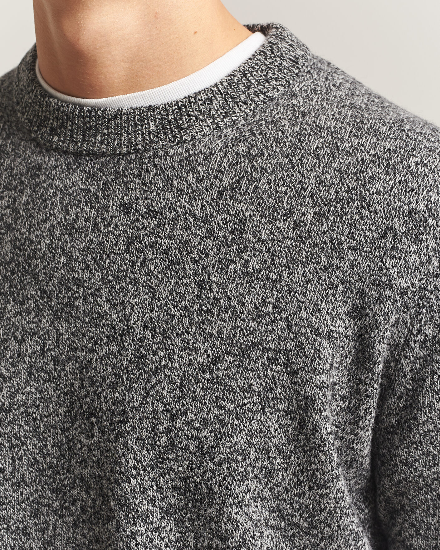 Hombres | Jerséis y prendas de punto | Samsøe Samsøe | Isak Knitted Crew Neck Black White Melange