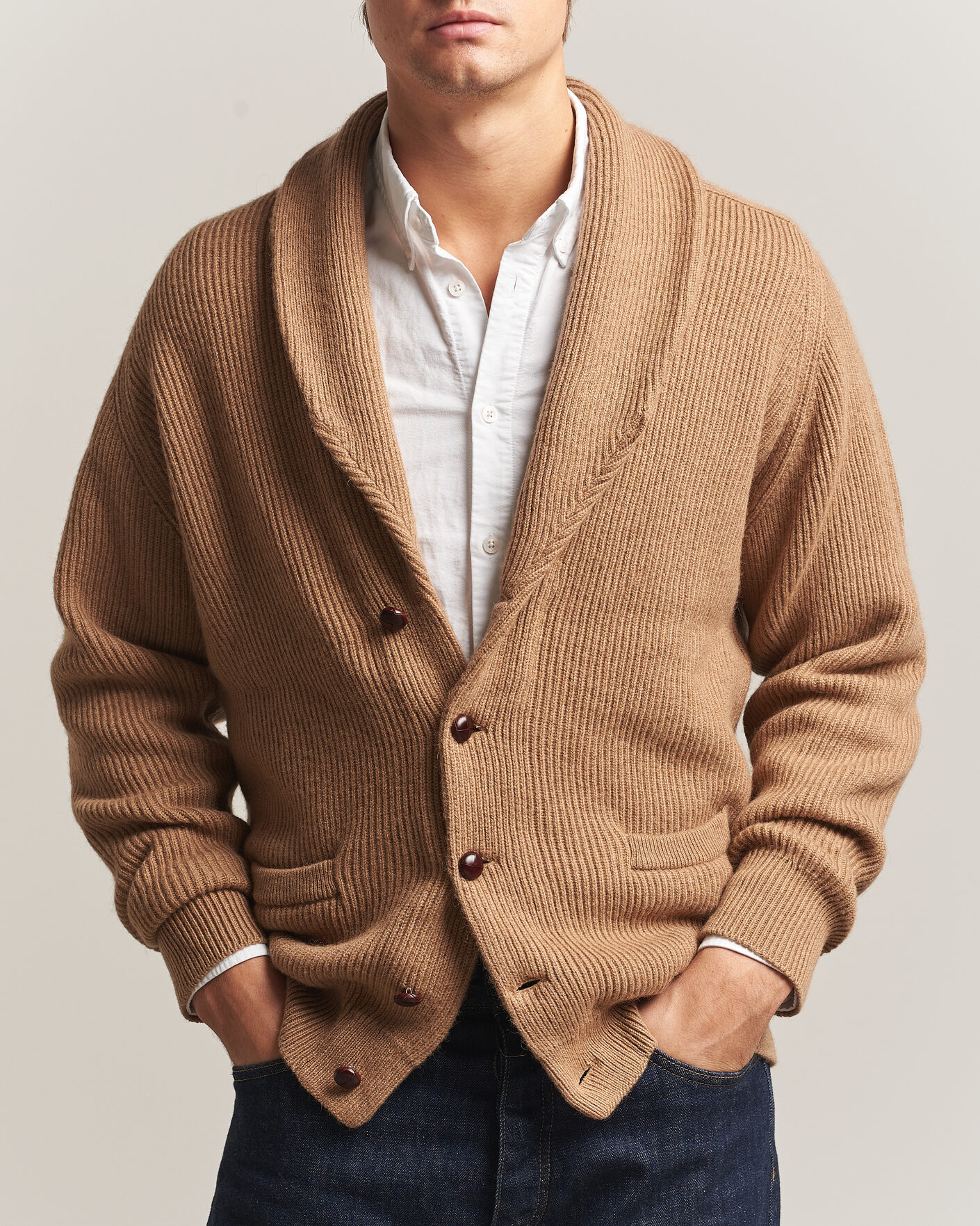 Hombres | Jerséis y prendas de punto | William Lockie | Windsor Camelhair Shawl Cardigan Natural Brown