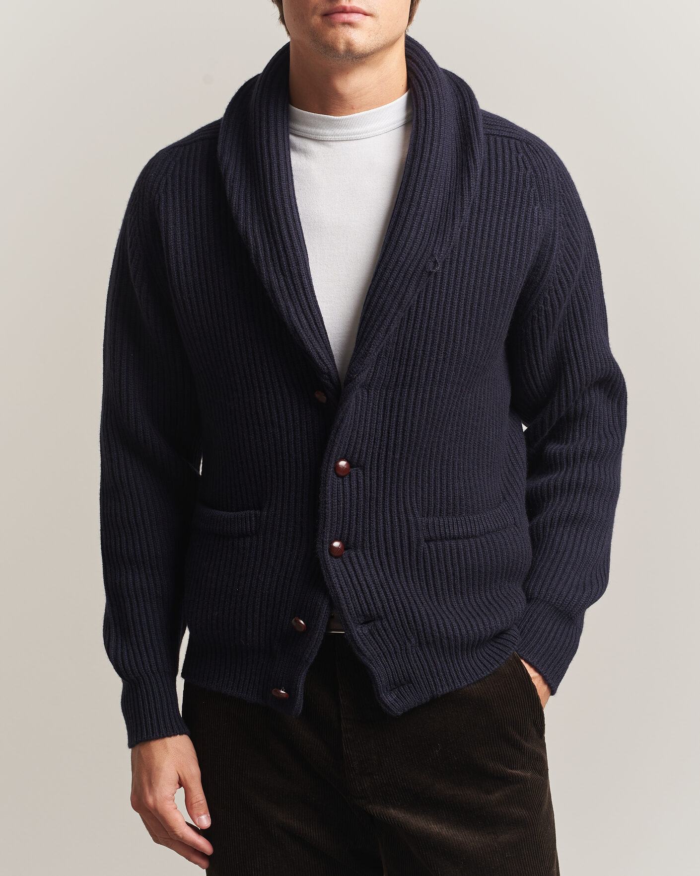 Hombres | Jerséis y prendas de punto | William Lockie | Windsor Cashmere Shawl Cardigan Navy