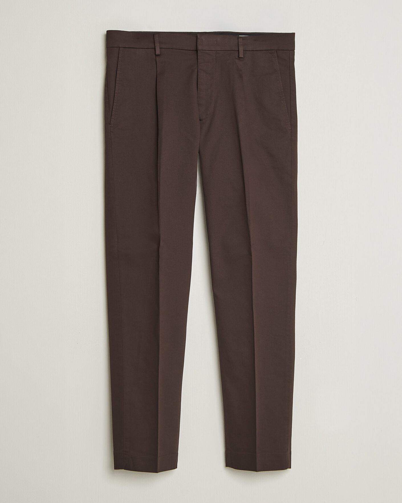Hombres | Pantalones | NN07 | Bill Pleated Cotton Chinos Deep Truffle