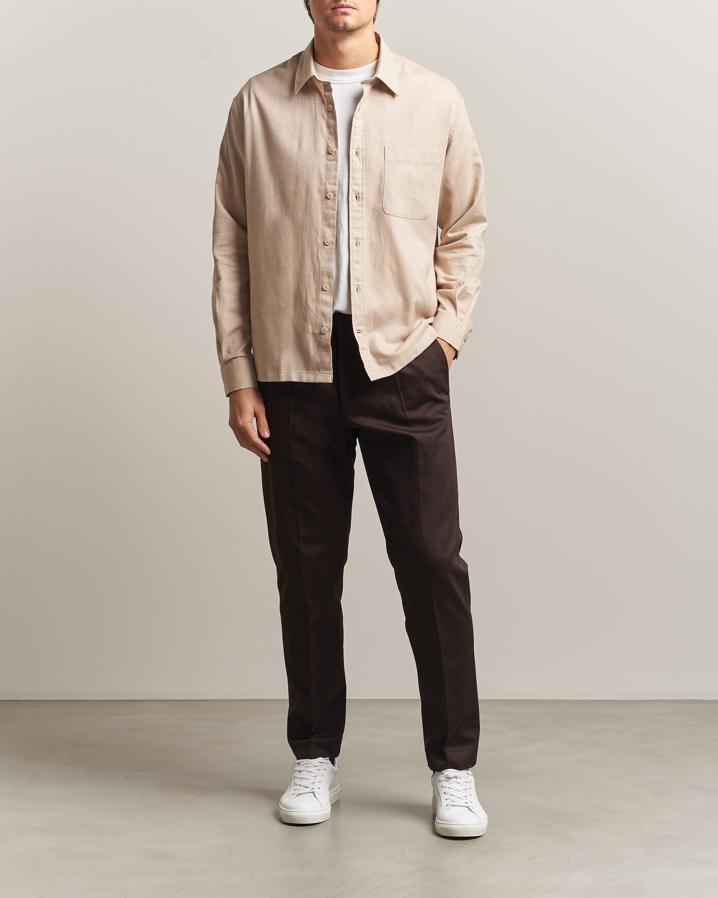 Hombres | Pantalones | NN07 | Bill Pleated Cotton Chinos Deep Truffle