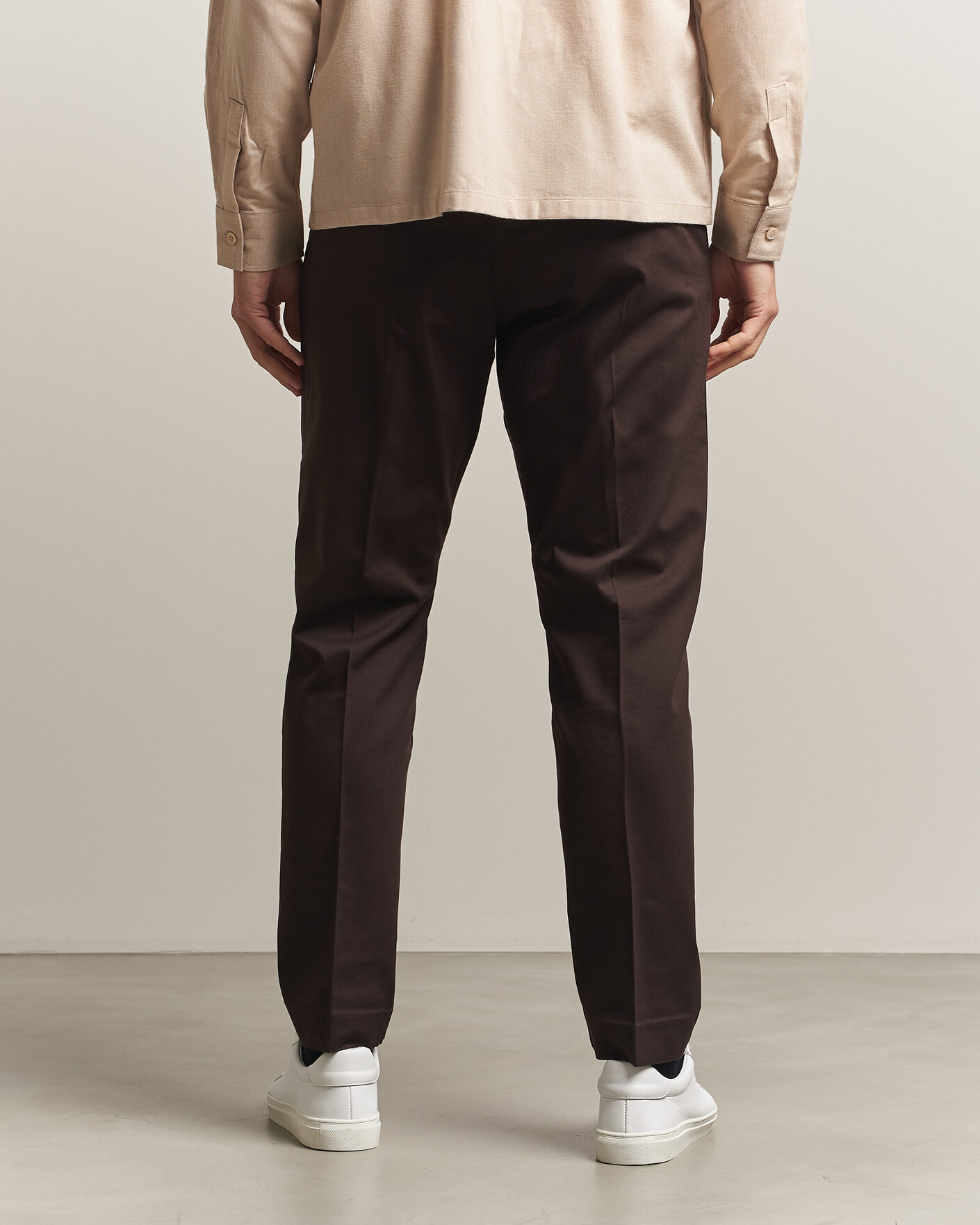 Hombres | Pantalones | NN07 | Bill Pleated Cotton Chinos Deep Truffle