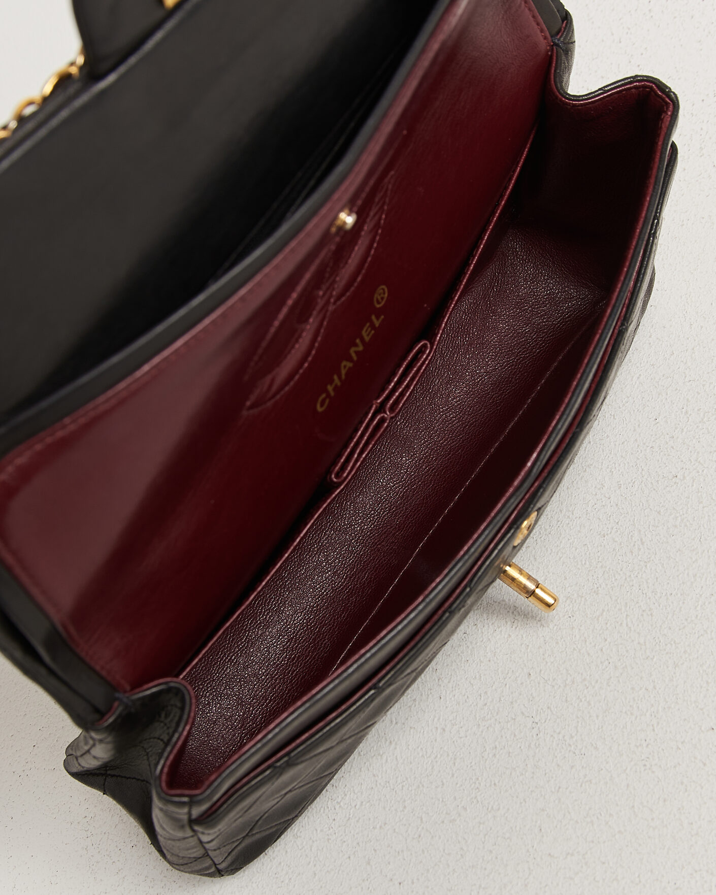 Hombres | Pre-Owned & Vintage Bags | Louis Vuitton Pre-Owned | Chanel Pre-Owned Classic Medium Double Flap Bag Lambskin Black
