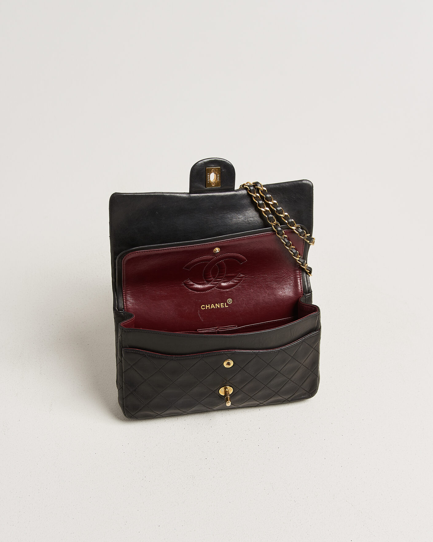 Hombres | Pre-Owned & Vintage Bags | Louis Vuitton Pre-Owned | Chanel Pre-Owned Classic Medium Double Flap Bag Lambskin Black