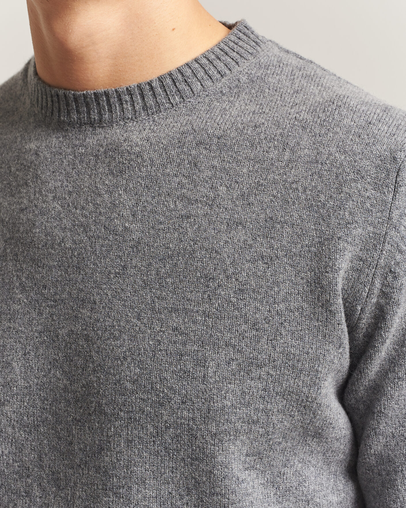 Hombres | Jerséis y prendas de punto | Stenströms | Knitted Lambswool Crew Neck Mid Grey Melange
