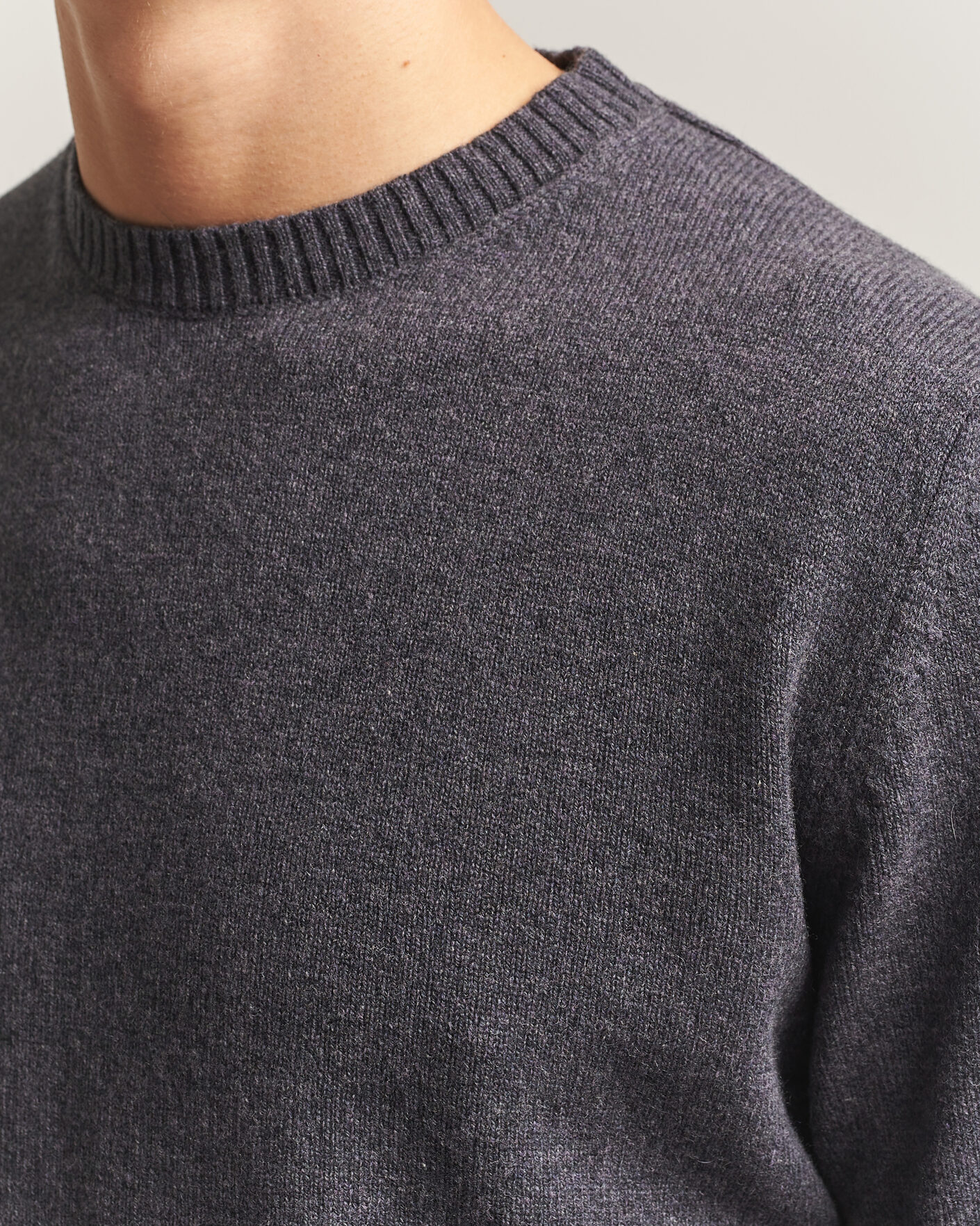 Hombres | Jerséis y prendas de punto | Stenströms | Knitted Lambswool Crew Neck Dark Grey Melange