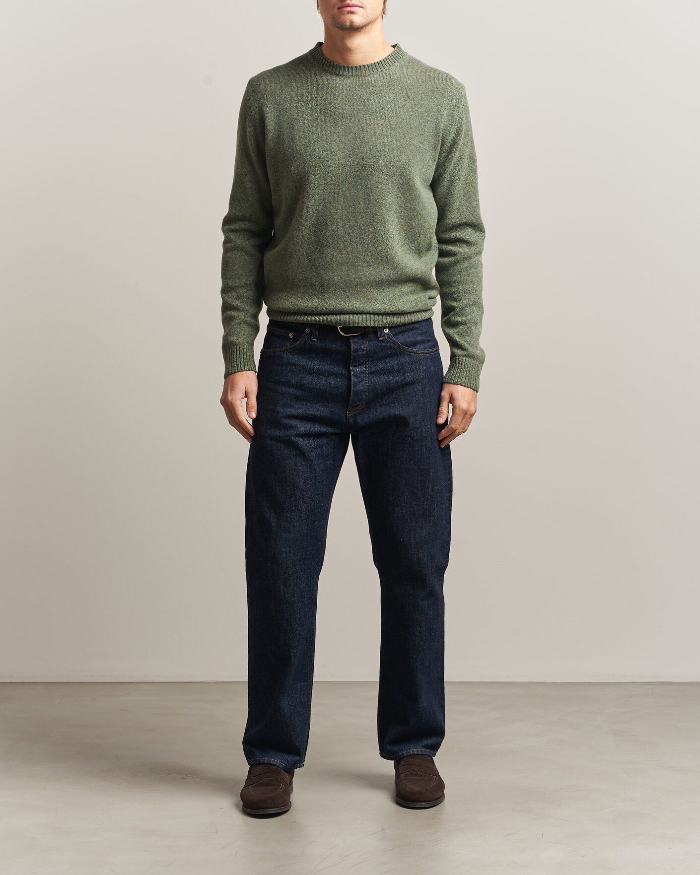 Hombres | Jerséis y prendas de punto | Stenströms | Knitted Lambswool Crew Neck Light Army Green Melange