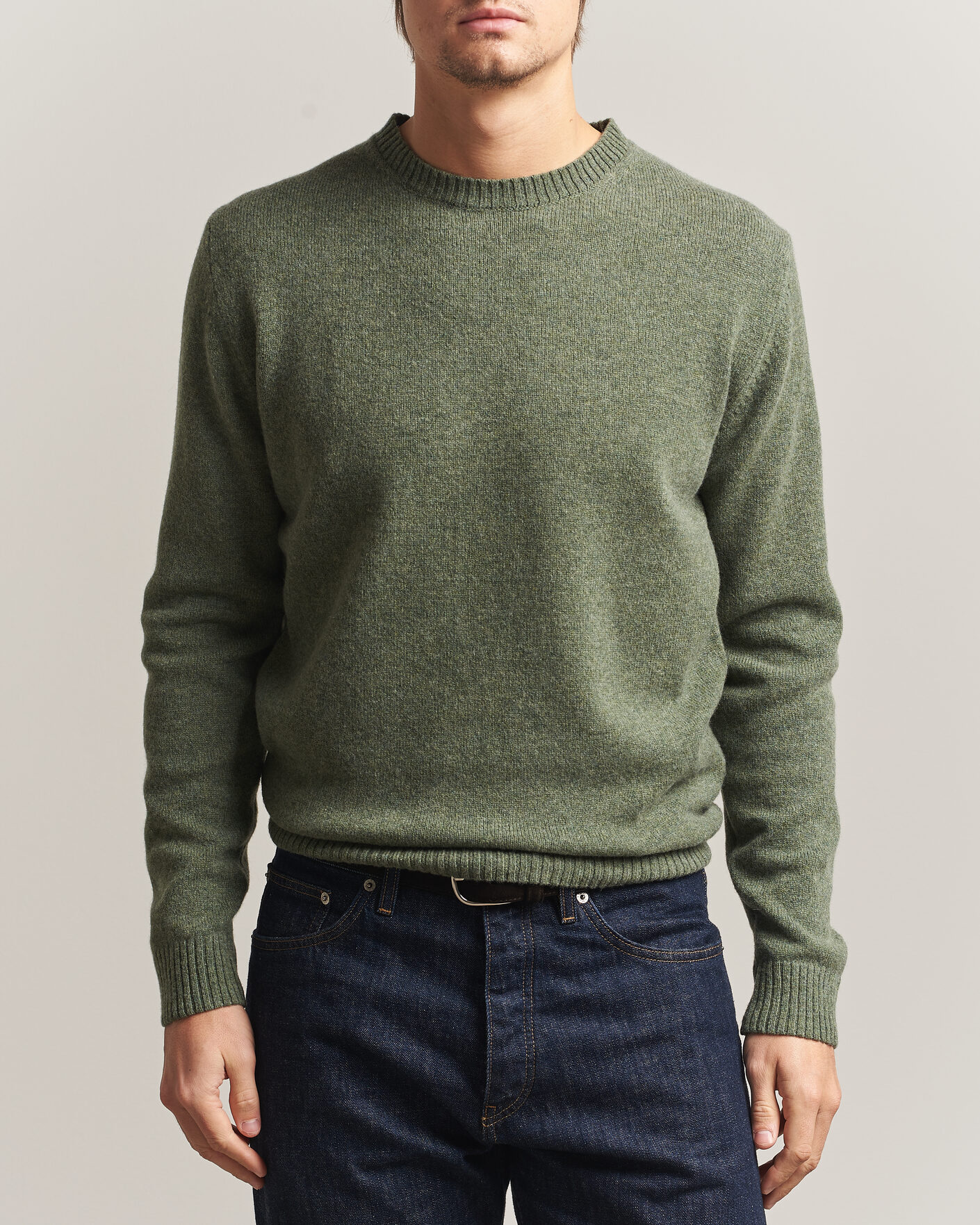 Hombres | Jerséis y prendas de punto | Stenströms | Knitted Lambswool Crew Neck Light Army Green Melange