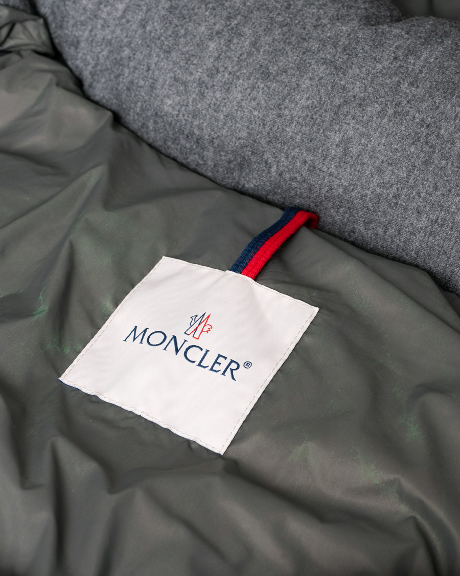 Hombres | Abrigos y chaquetas | Pre-owned | Moncler Montgenevre Flannel Down Jacket Grey Melange