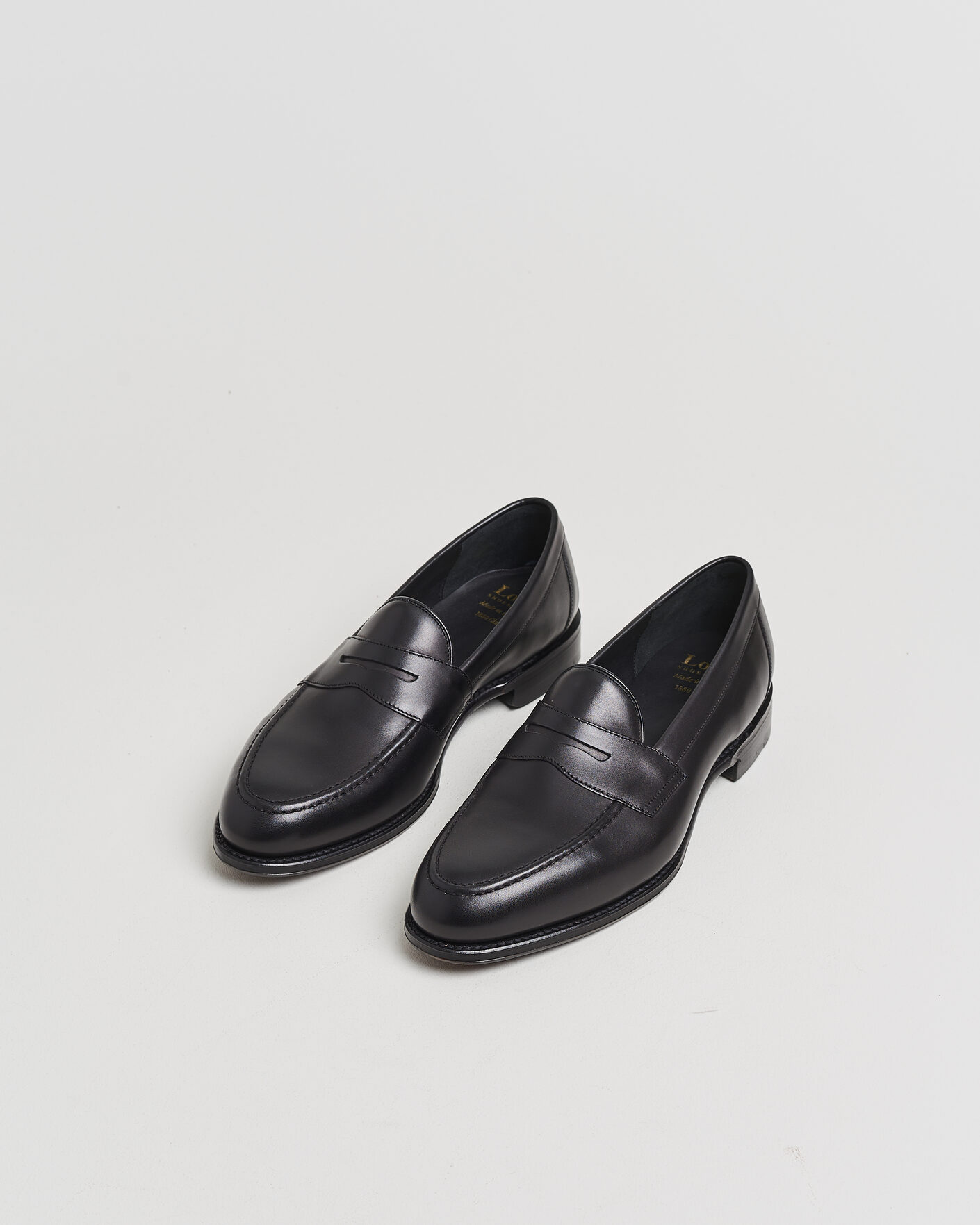 Hombres | Pre-owned Zapatos cosidos a mano | Pre-owned | Loake 1880 Hornbeam Eco Penny Loafer Black Calf UK10 - EU44